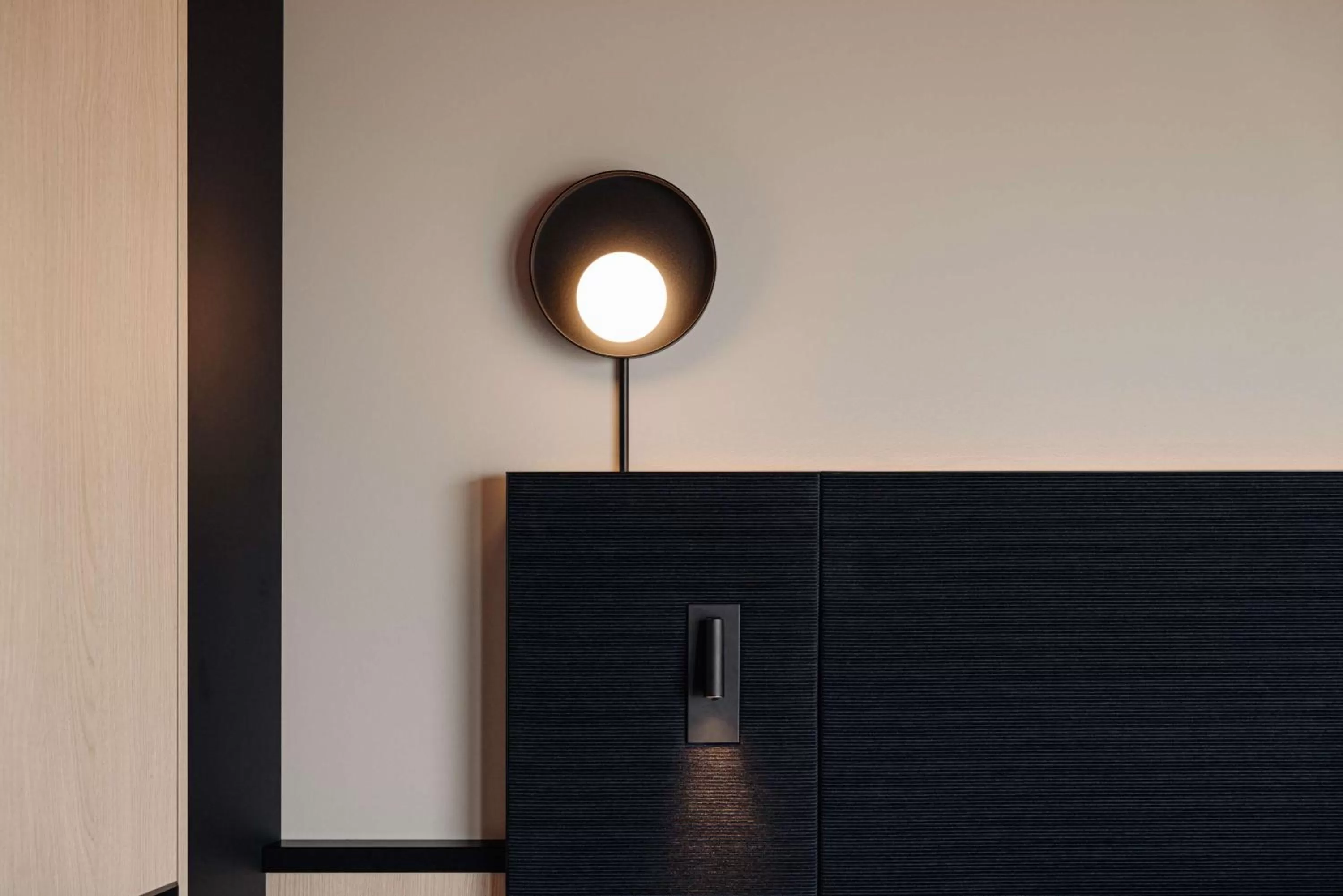 Bedroom in DoubleTree by Hilton Amsterdam Centraal Station