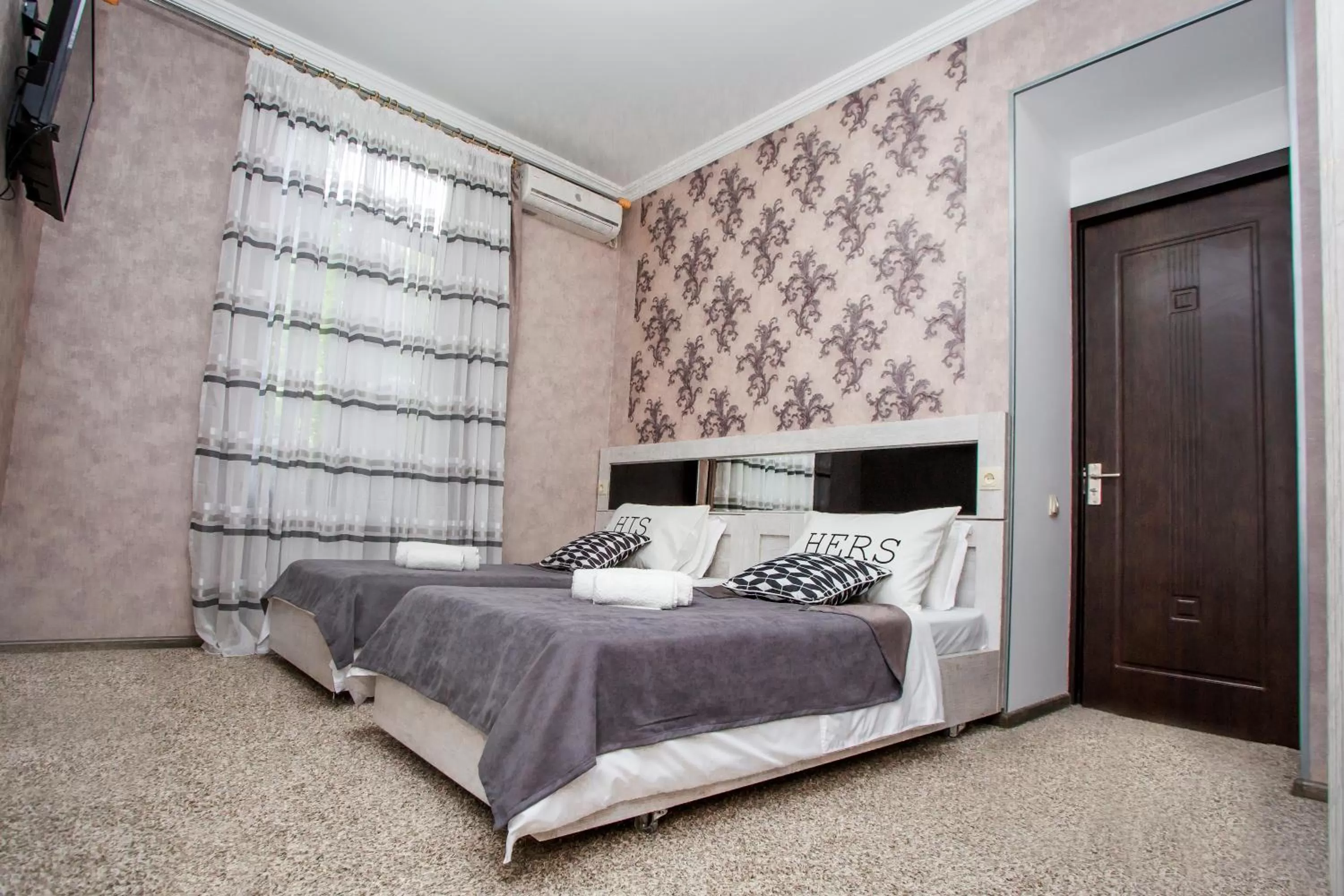 Bedroom, Bed in Teatron