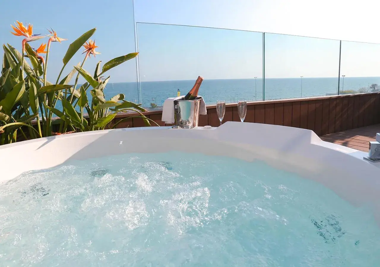 Deluxe Double Room with Sea View in KAKTUS Hotel Volga - Adults Recommended Deluxe Double Room with Sea View in KAKTUS Hotel Volga - Adults Recommended