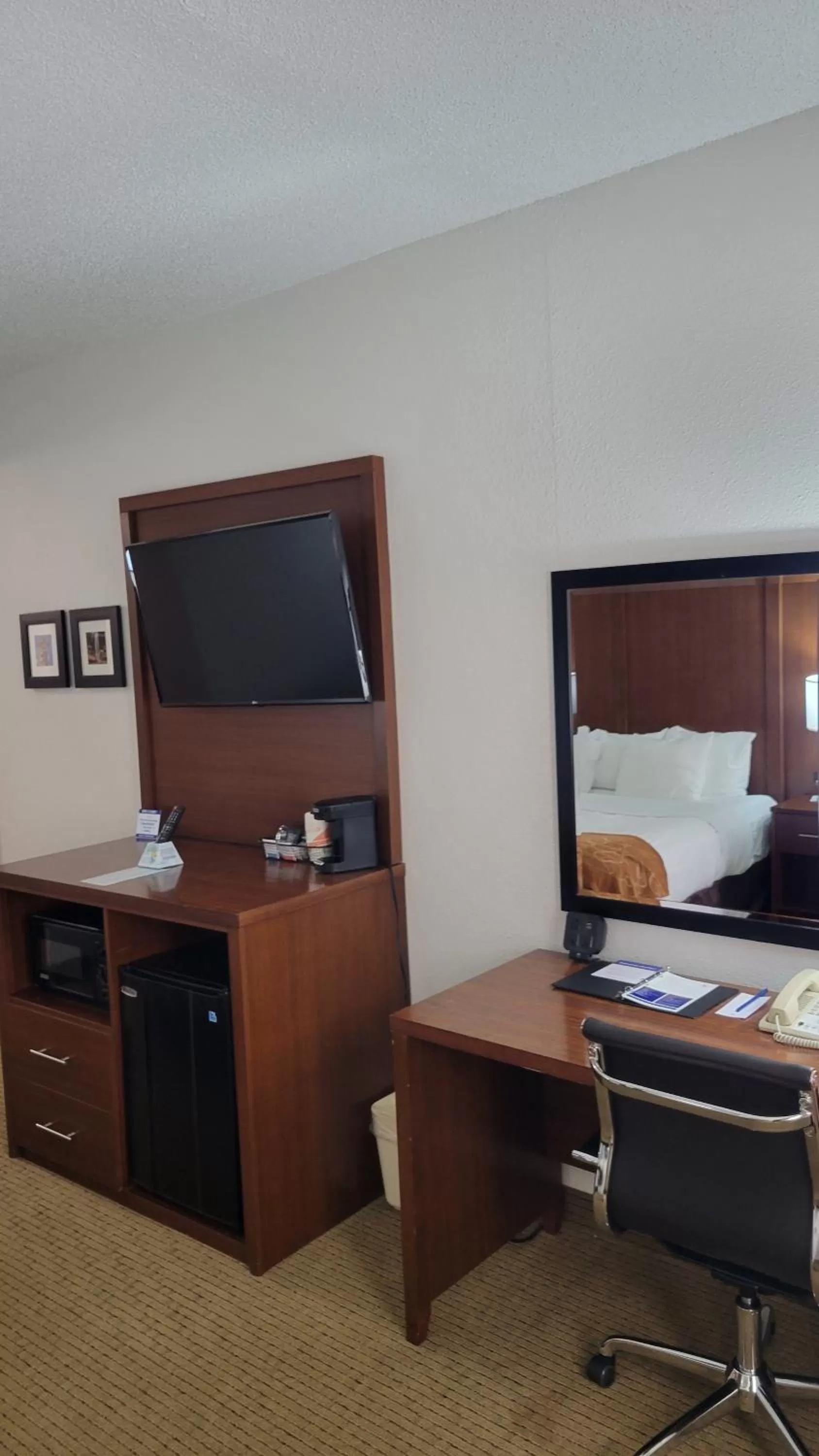 Bed in Comfort Suites Cumming-Atlanta near Northside Hospital Forsyth