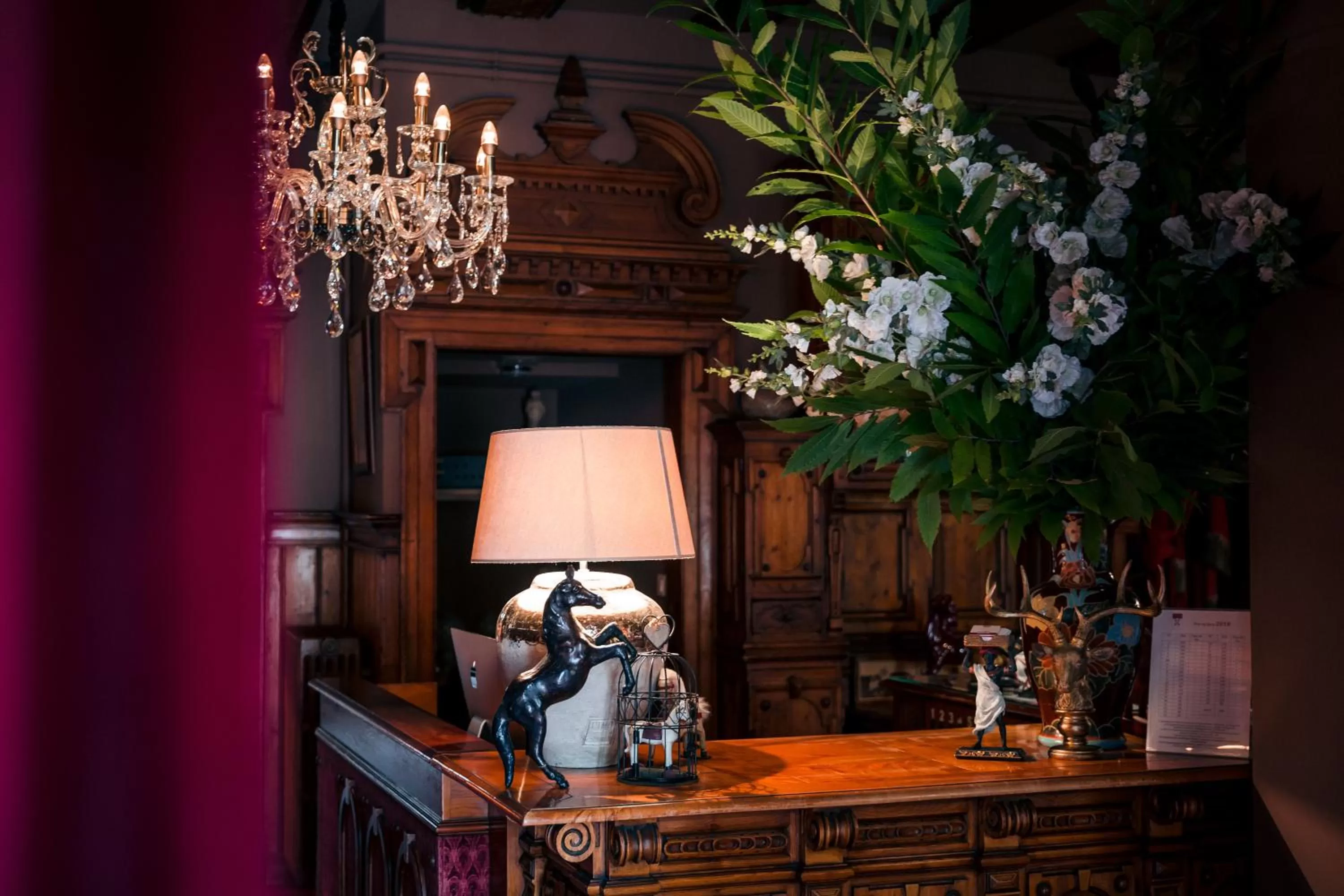 Lobby or reception in Hôtel des Deux Clefs