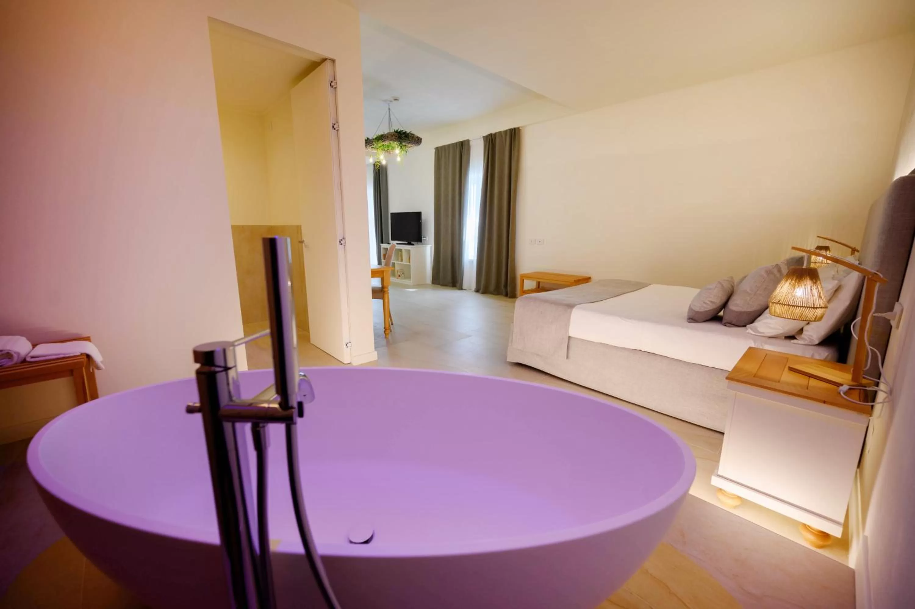 Bath, Bed in Regiohotel Manfredi