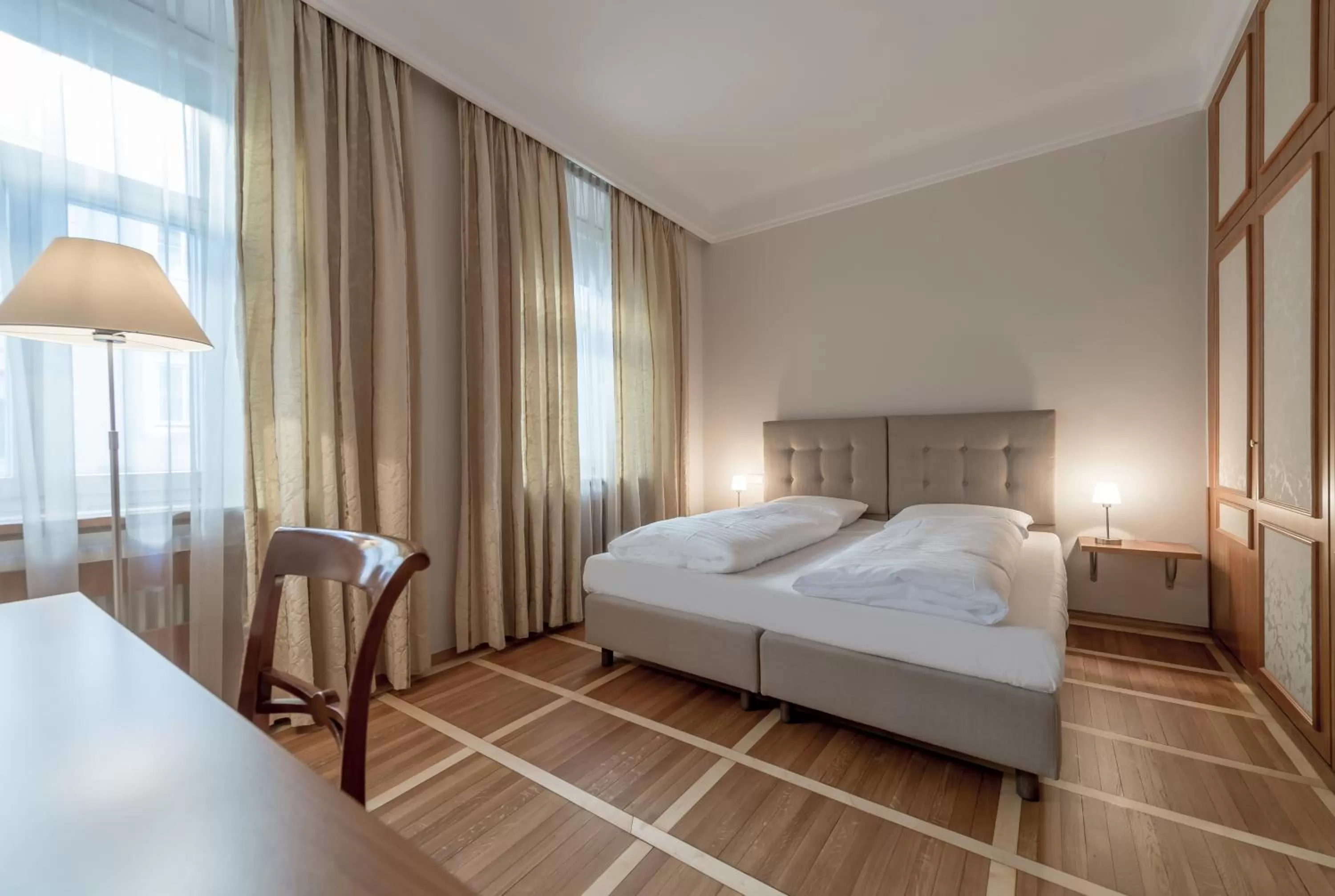 Bathroom, Bed in Altstadthotel Wolf-Dietrich