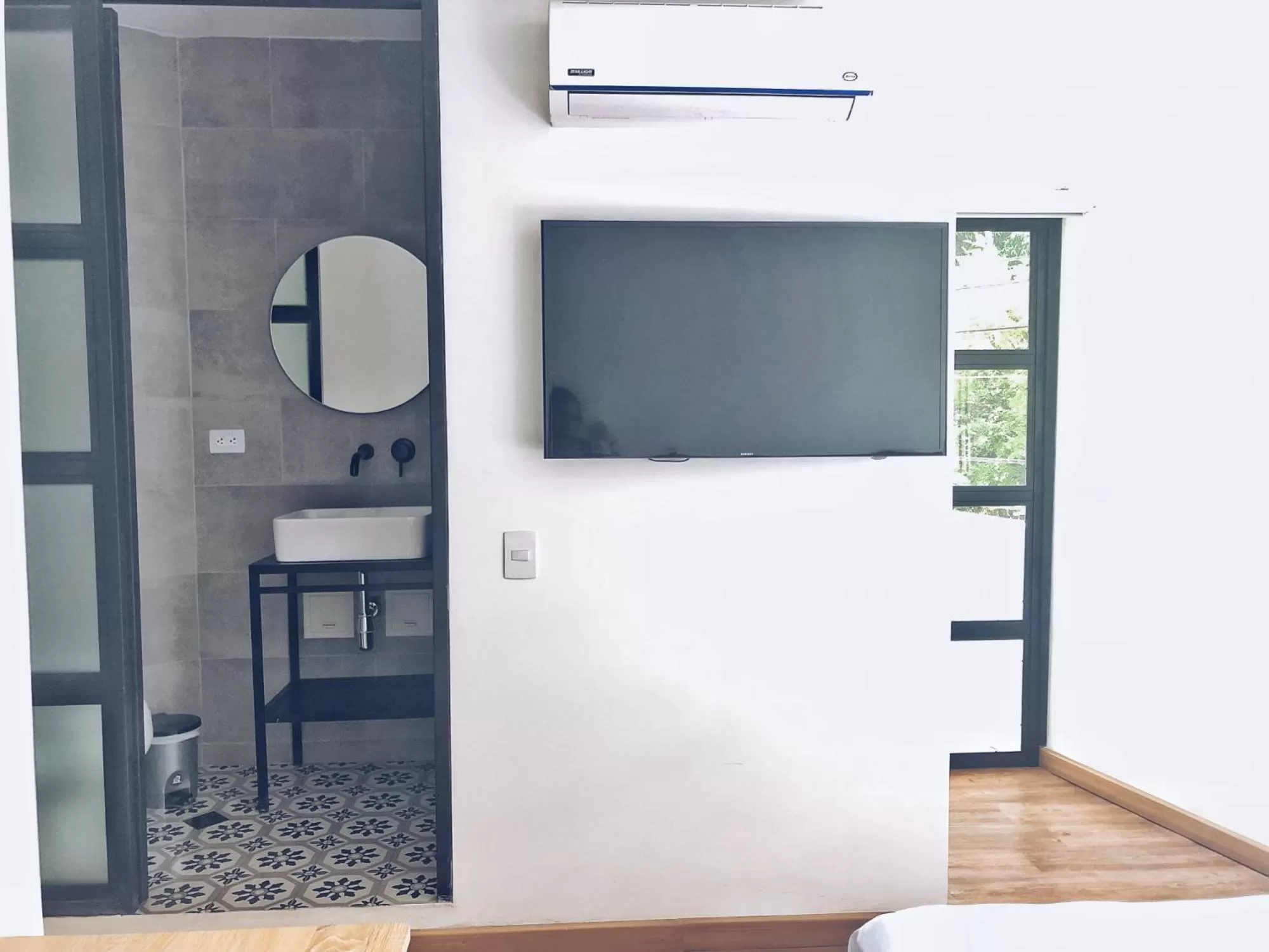 TV/Entertainment Center in 574 Hotel