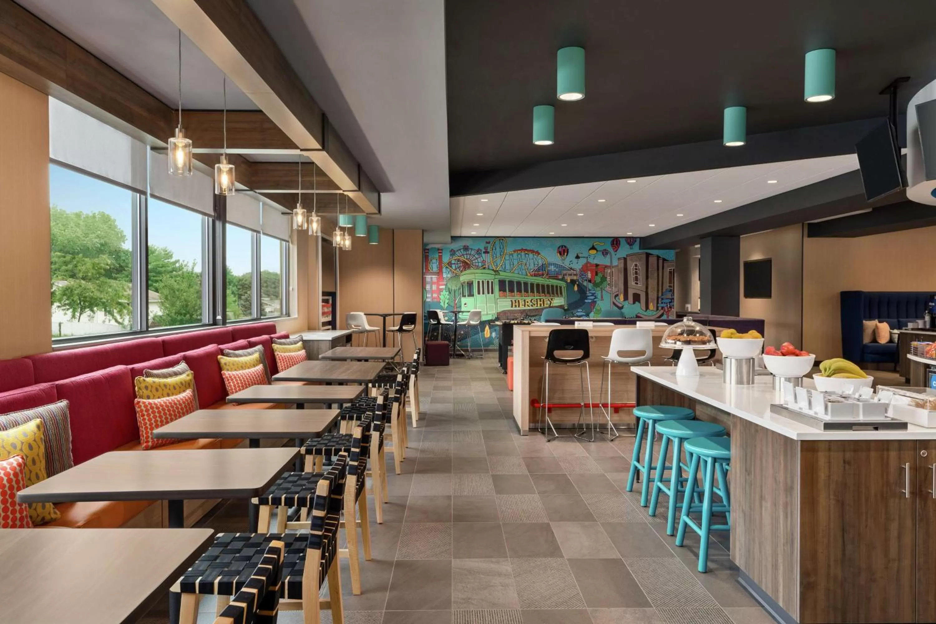 Communal lounge/ TV room in Tru By Hilton Hershey Chocolate Avenue