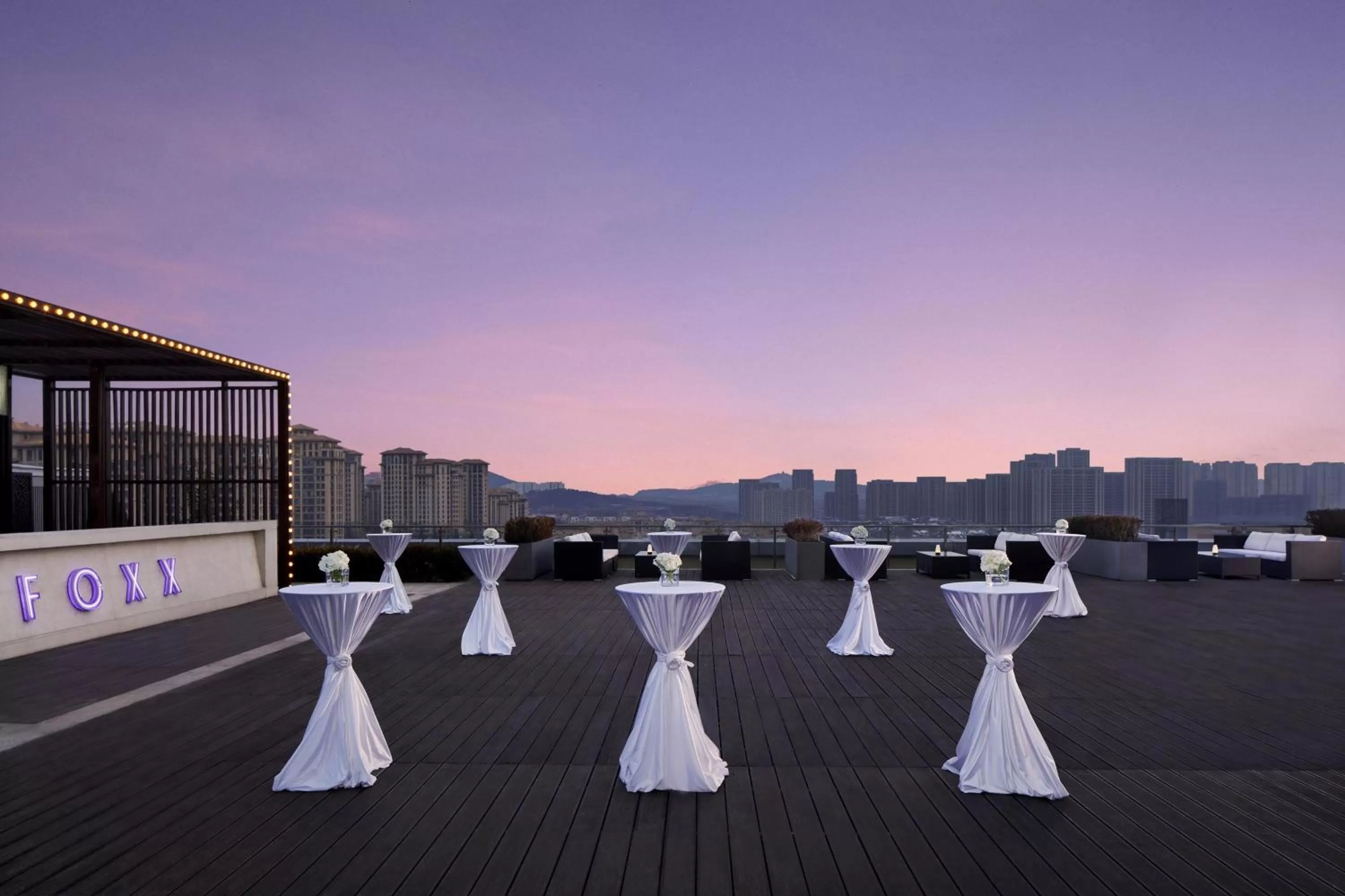 Lounge or bar in Sheraton Qingdao Licang Hotel