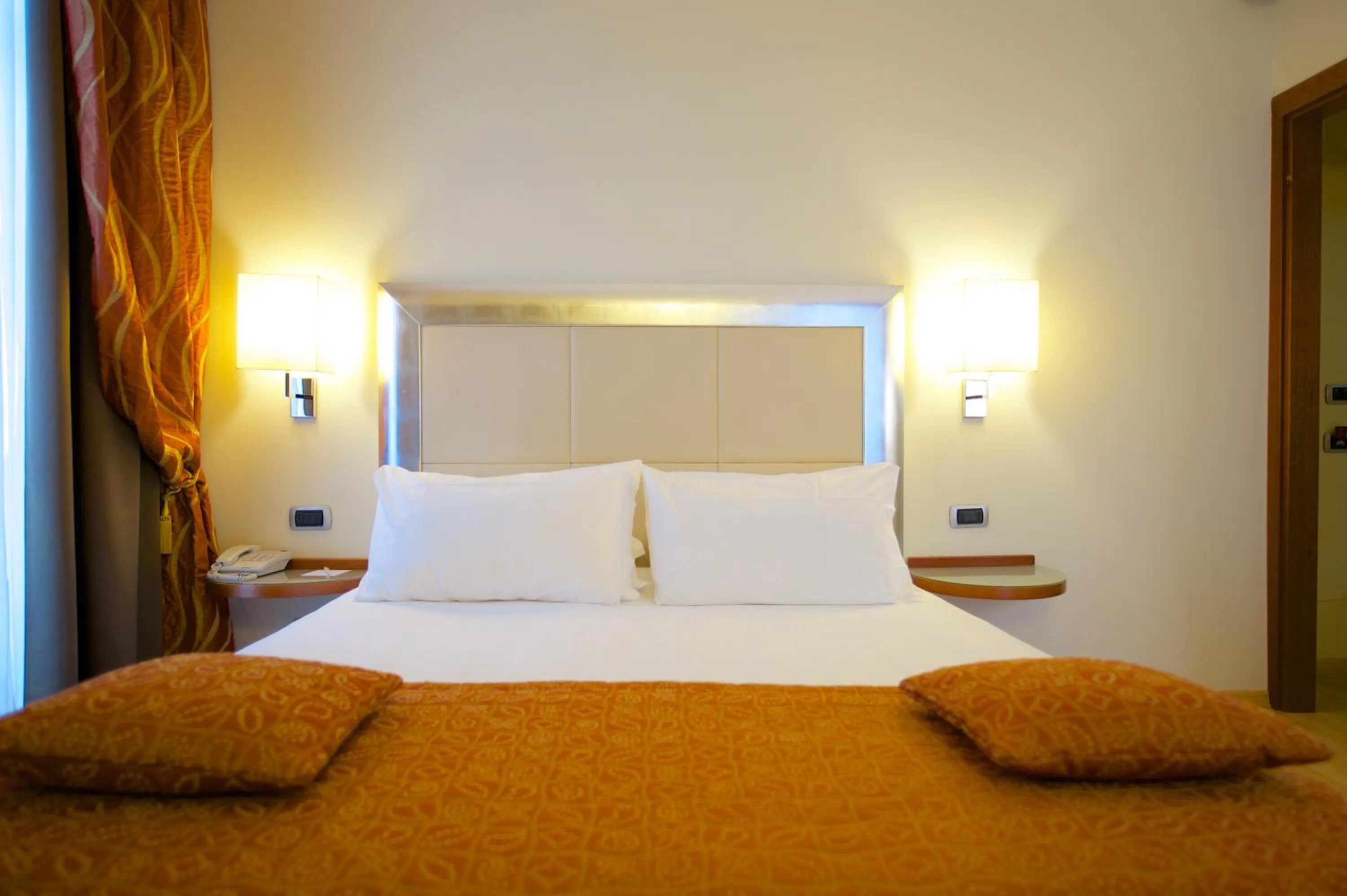 Bed in Best Western Crystal Palace Hotel