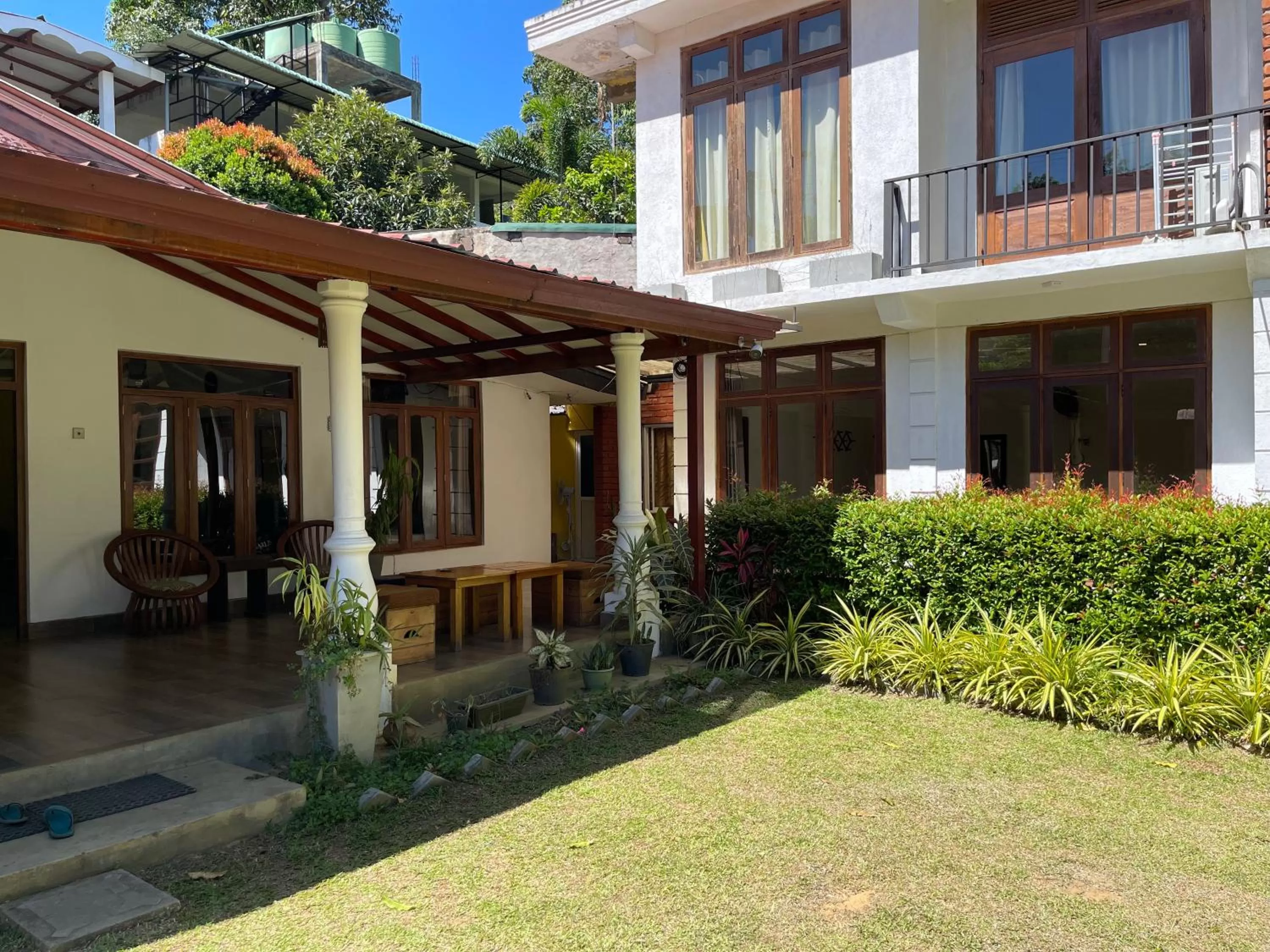 Spring, Property Building in Ella Inn