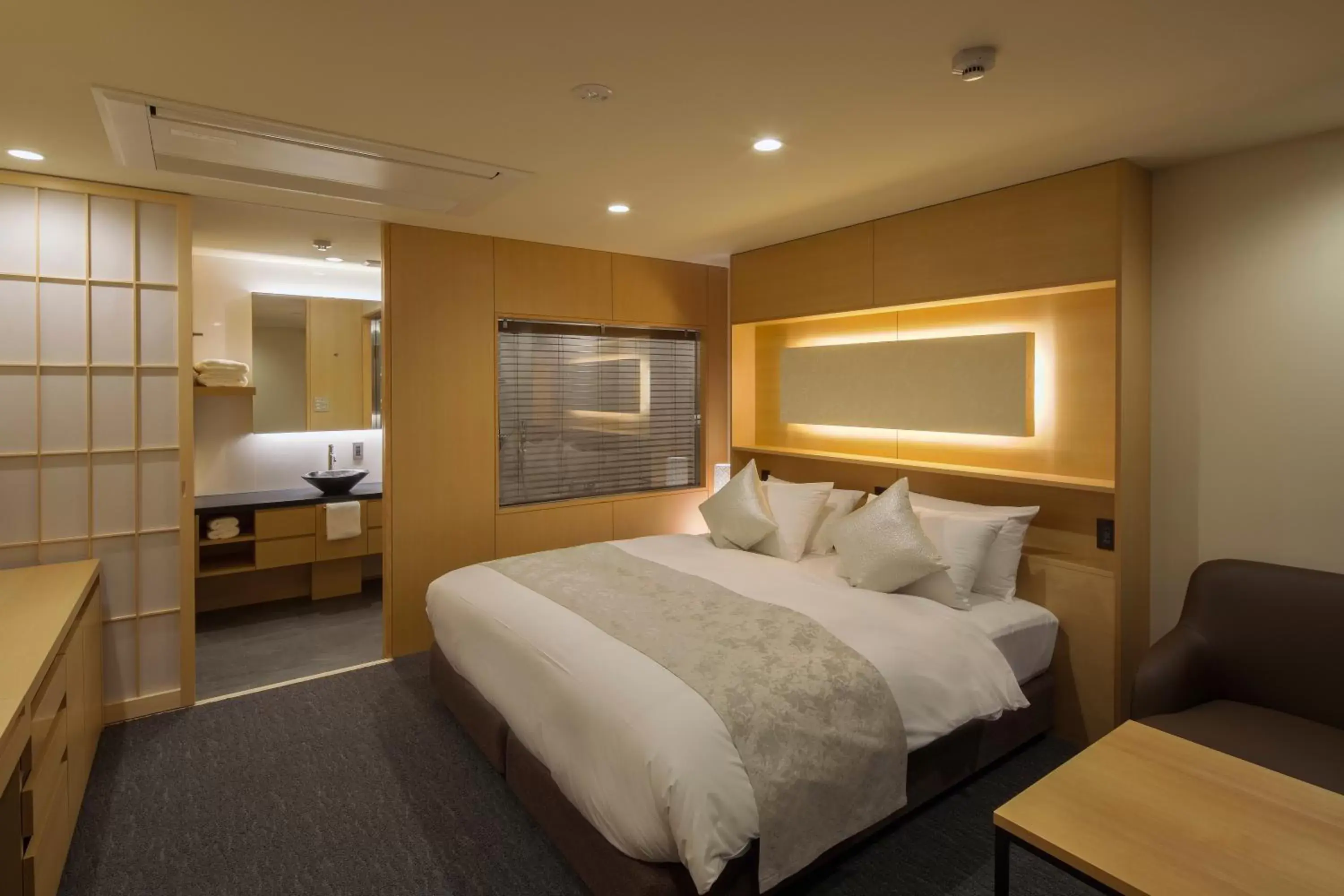 Superior Double Room - Non-Smoking in Villa Sanjomuromachi KYOTO Superior Double Room - Non-Smoking in Villa Sanjomuromachi KYOTO