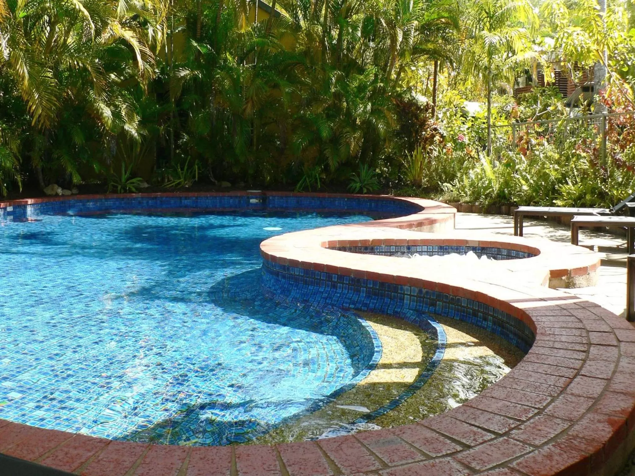 Swimming pool in Mango Tree Holiday Apartments