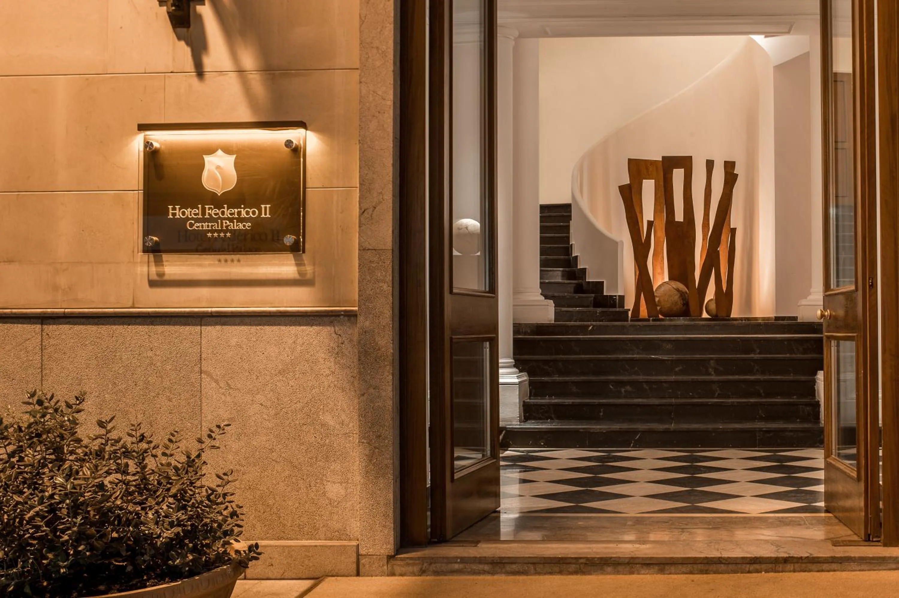 Facade/entrance in Hotel Federico II Central Palace