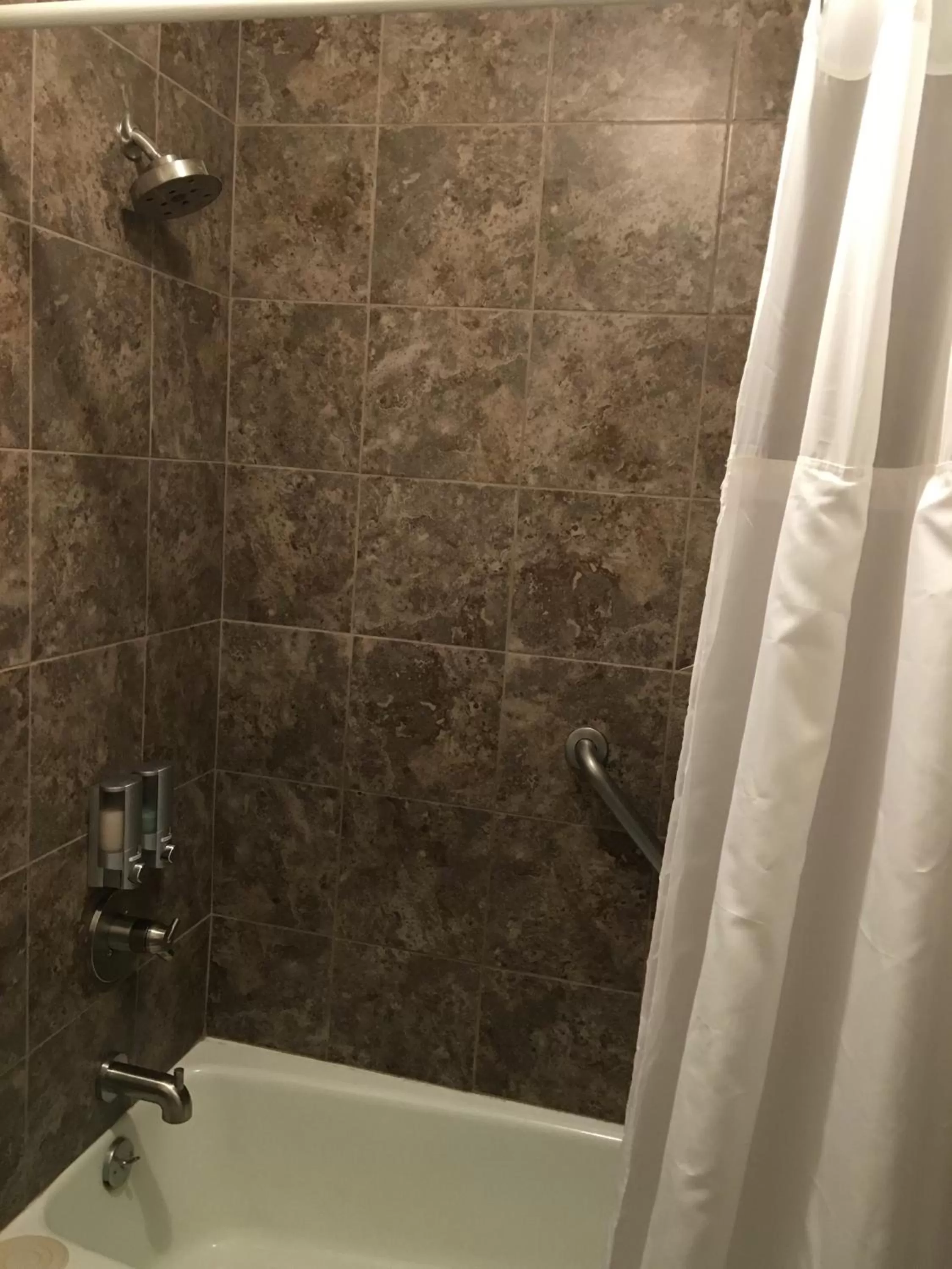 Bathroom in Cardinal Inn