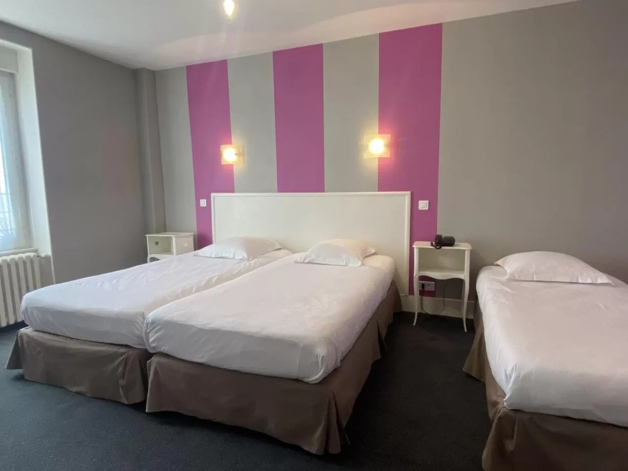 Photo of the whole room, Bed in The Originals Boutique, Hôtel Terminus, Bourg-en-Bresse Gare