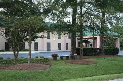 Property building in Moncks Corner Inn