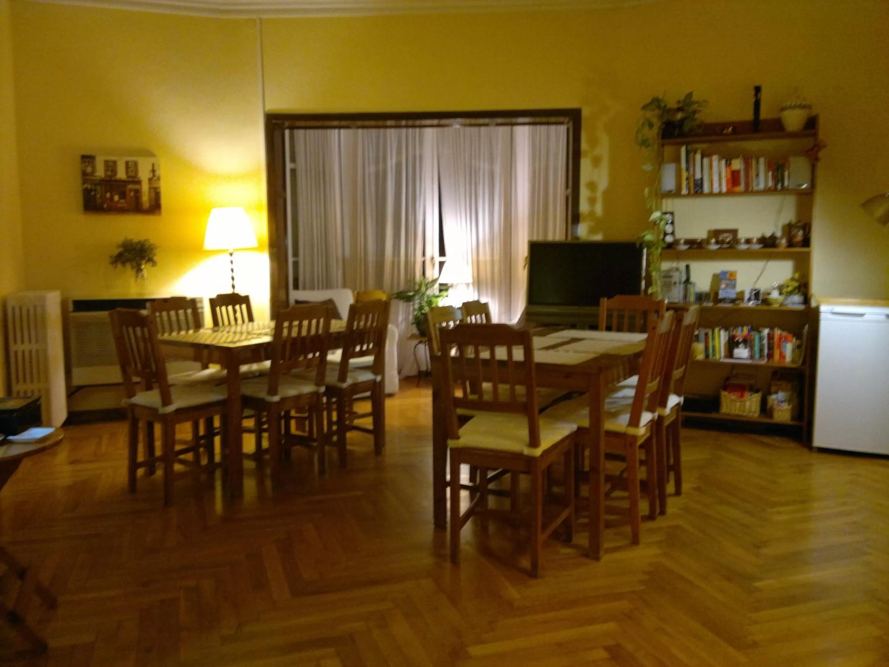 Restaurant/Places to Eat in Ally's Bed&Breakfast,