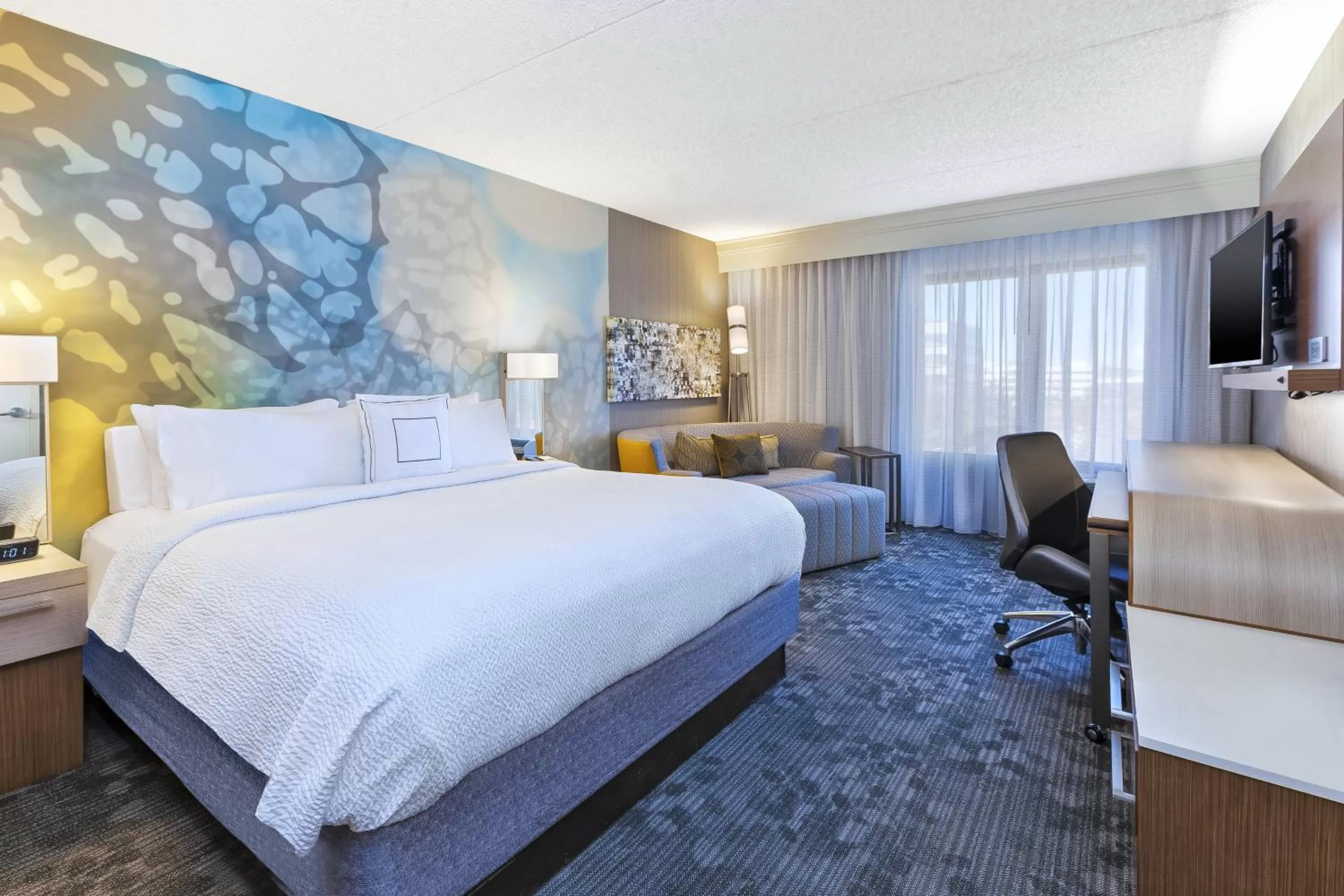 King Room with Adapted Tub - Mobility and Hearing Accessible in Courtyard by Marriott Secaucus Meadowlands