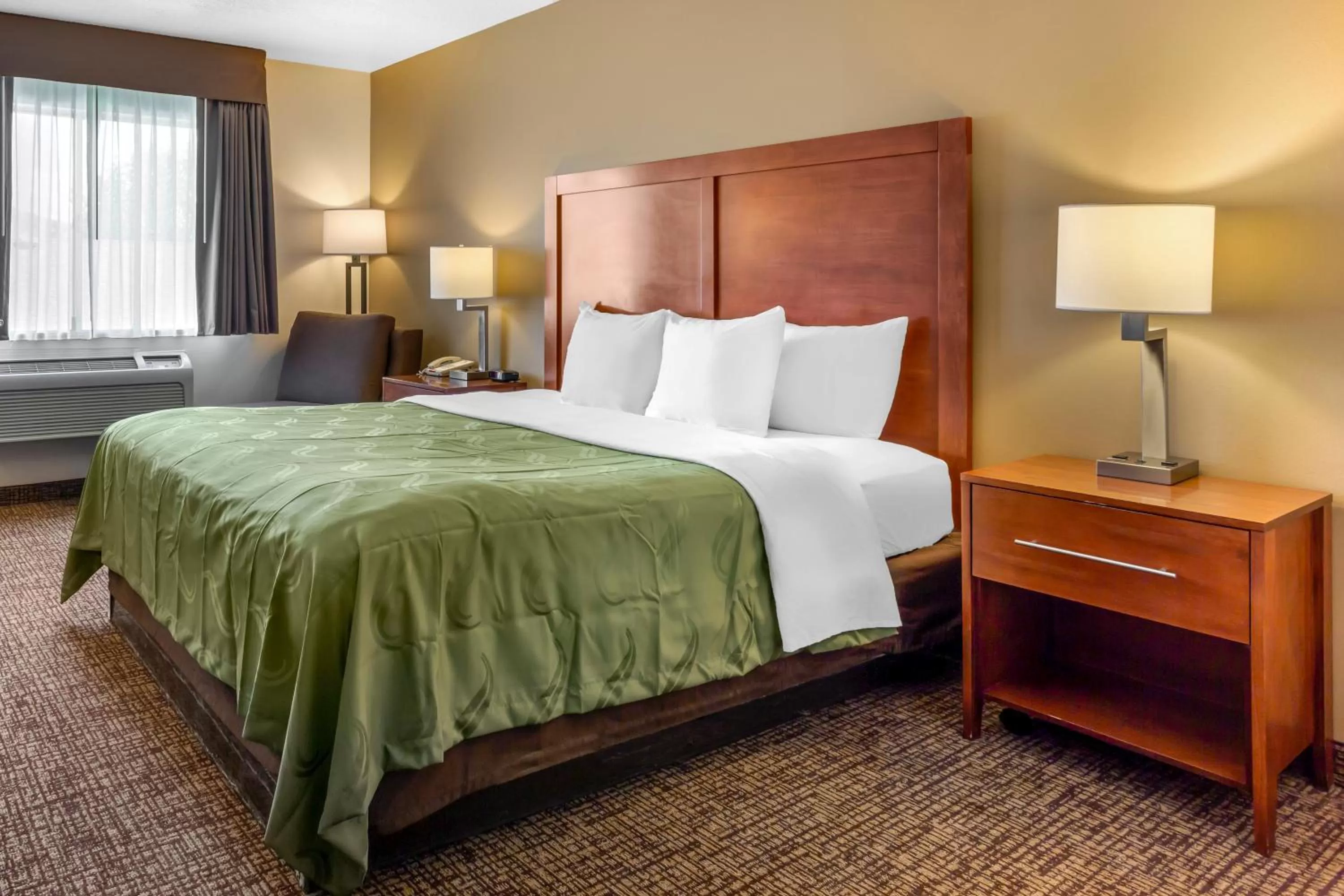 Bedroom, Bed in Quality Inn Logan near University