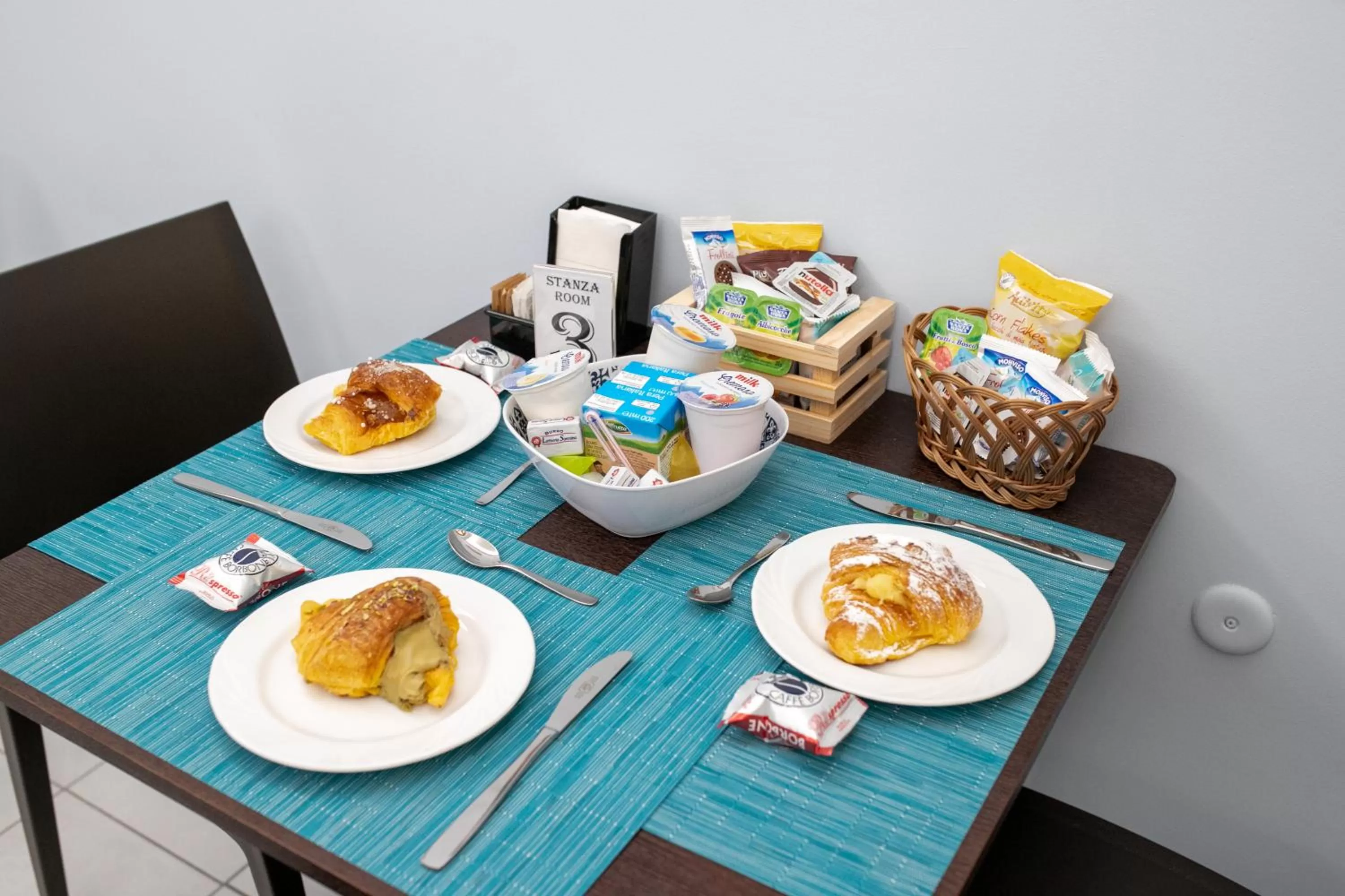 Food and drinks in B&B Azul