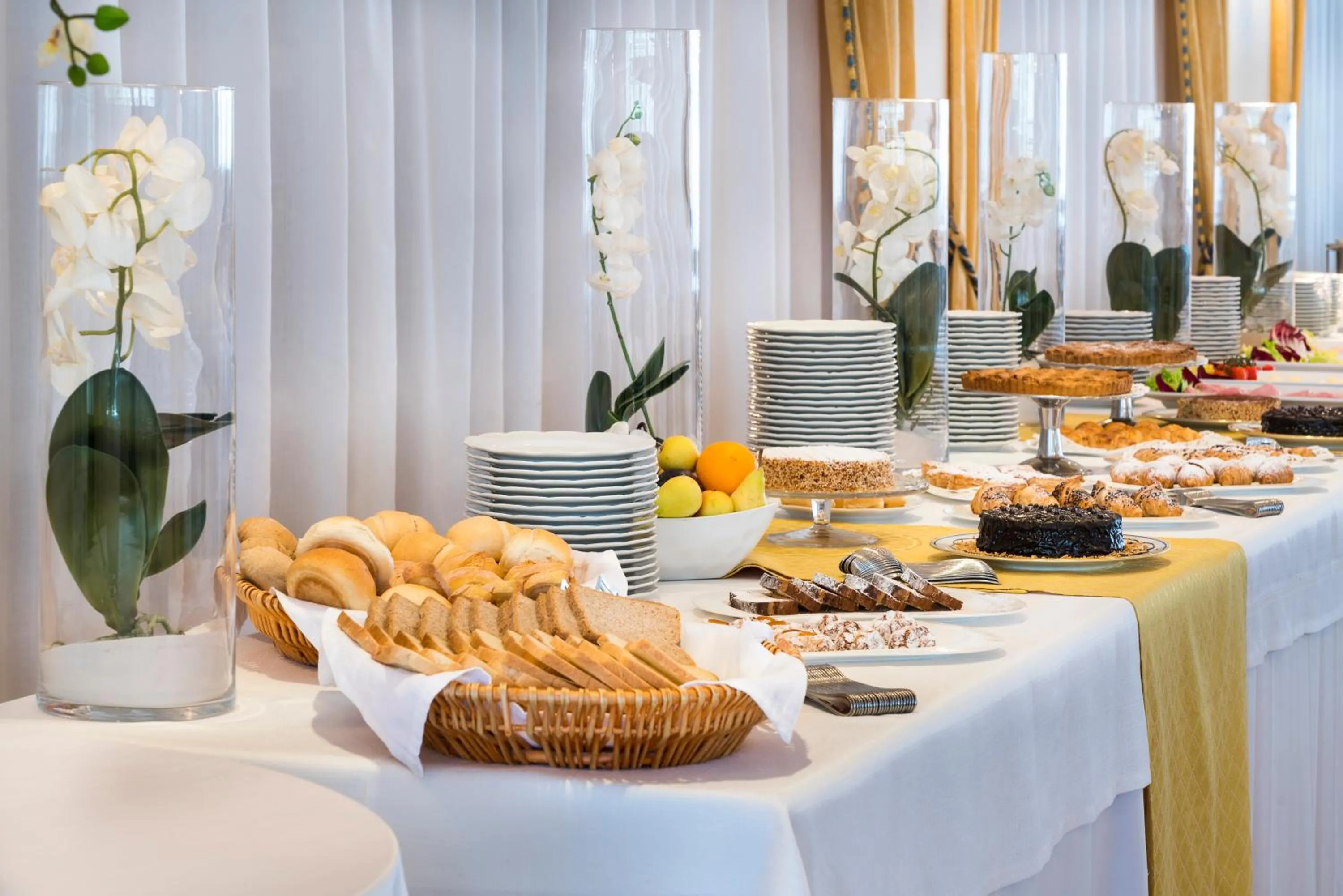 Breakfast in Sant Alphio Garden Hotel & SPA