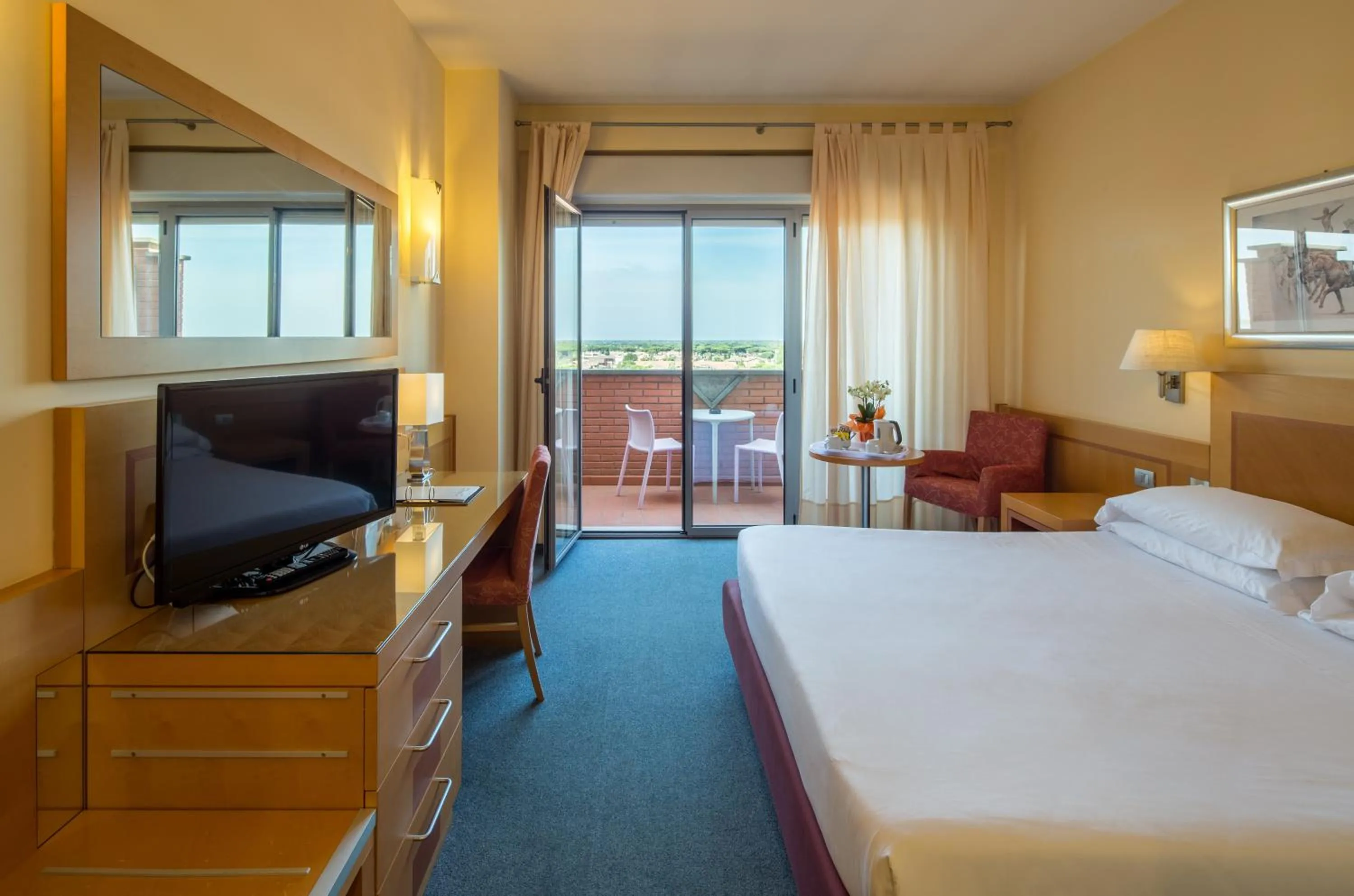 Photo of the whole room, Bed in Best Western Hotel I Triangoli