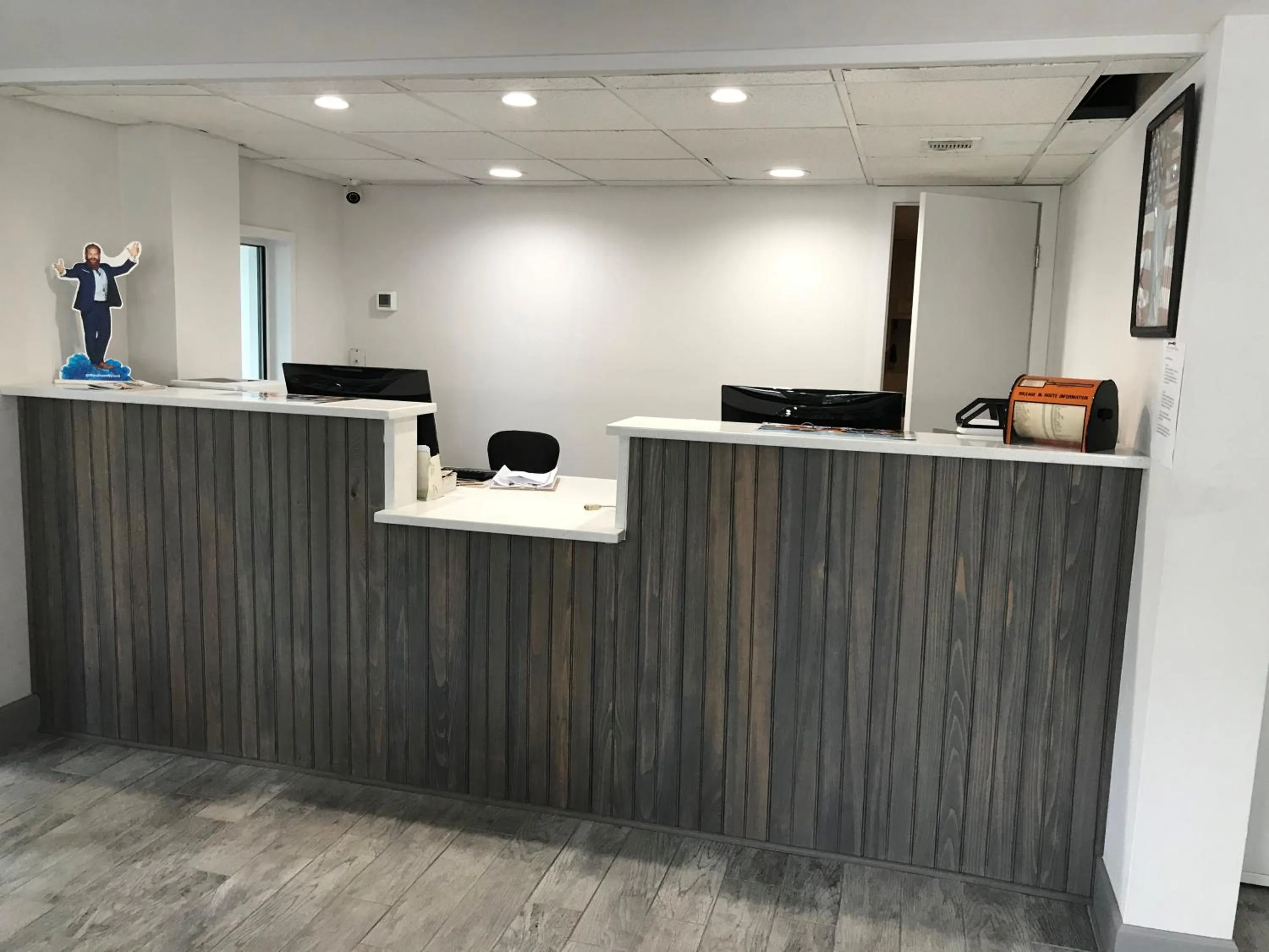 Lobby or reception in Days Inn by Wyndham Ridgeland South Carolina