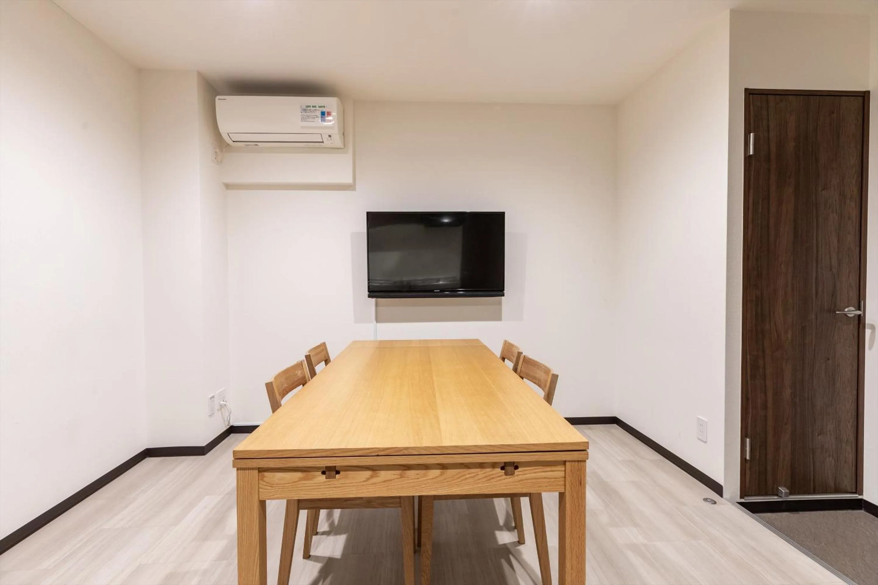 TV and multimedia in The Hotel Saint-Felicien Kyoto Shijo Karasuma