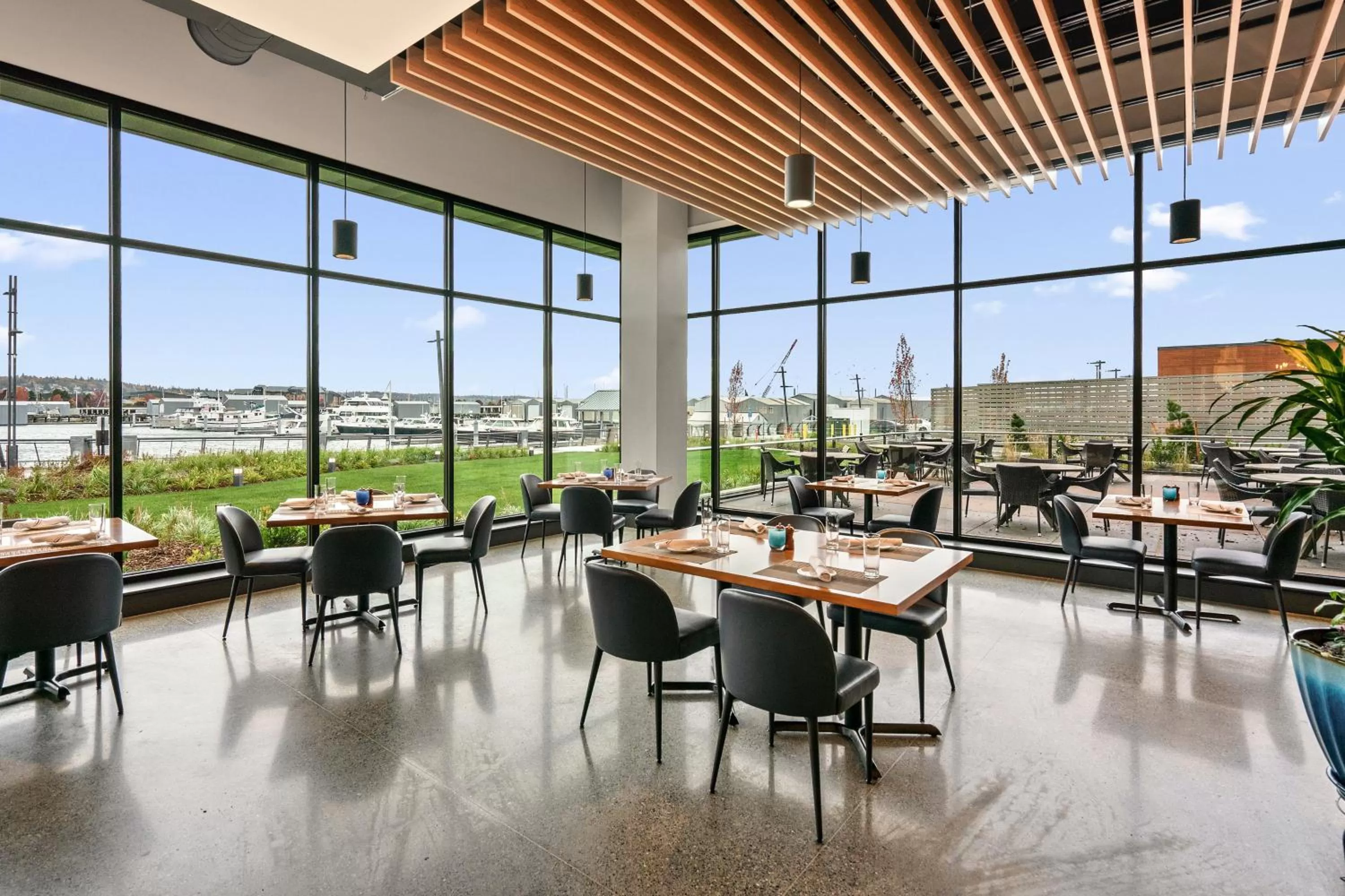 Restaurant/places to eat in Hotel Indigo Seattle Everett Waterfront Place by IHG