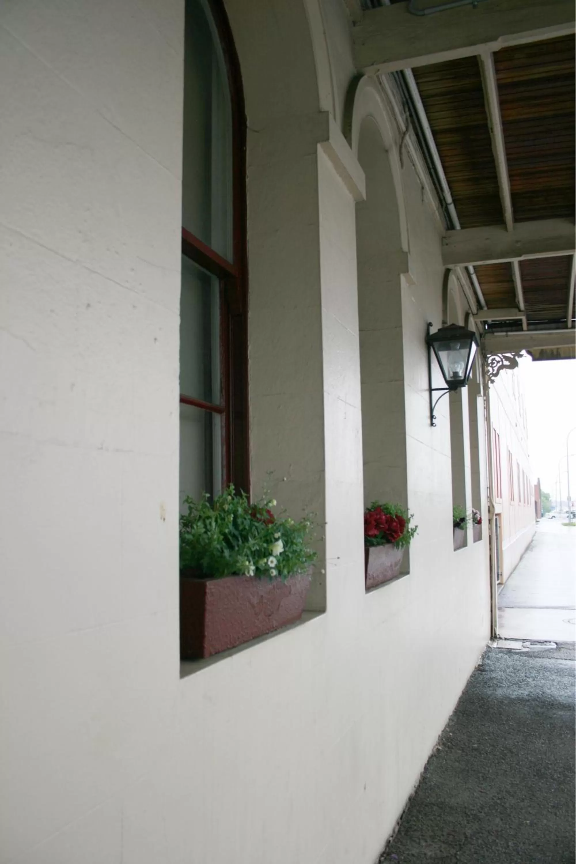 Facade/entrance in Southern Railway Hotel Goulburn