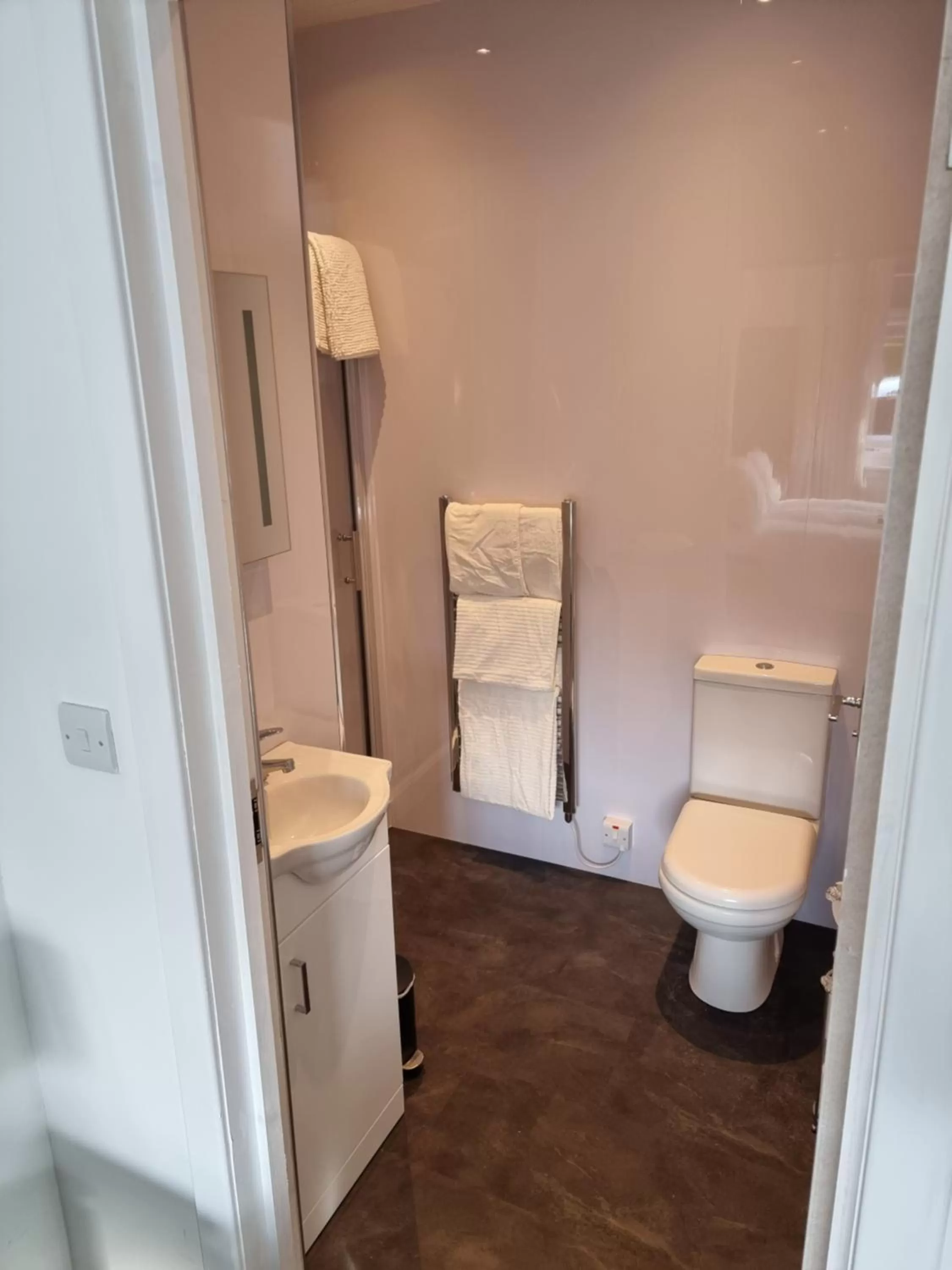 Glenfern Guest House and a separate Cottage with its own private hot tub