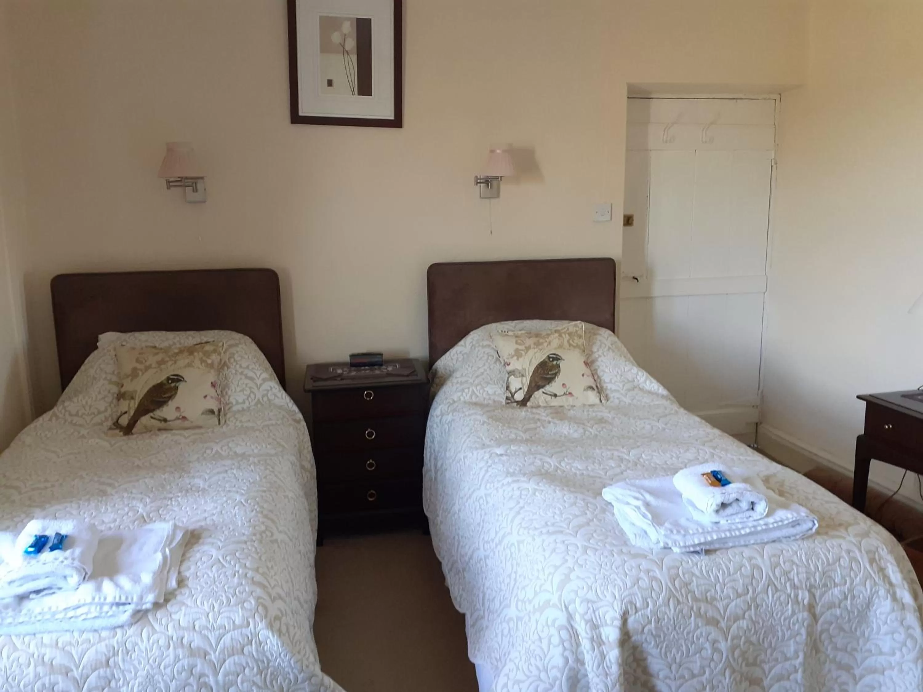 Bedroom, Bed in Lily Hill Farm