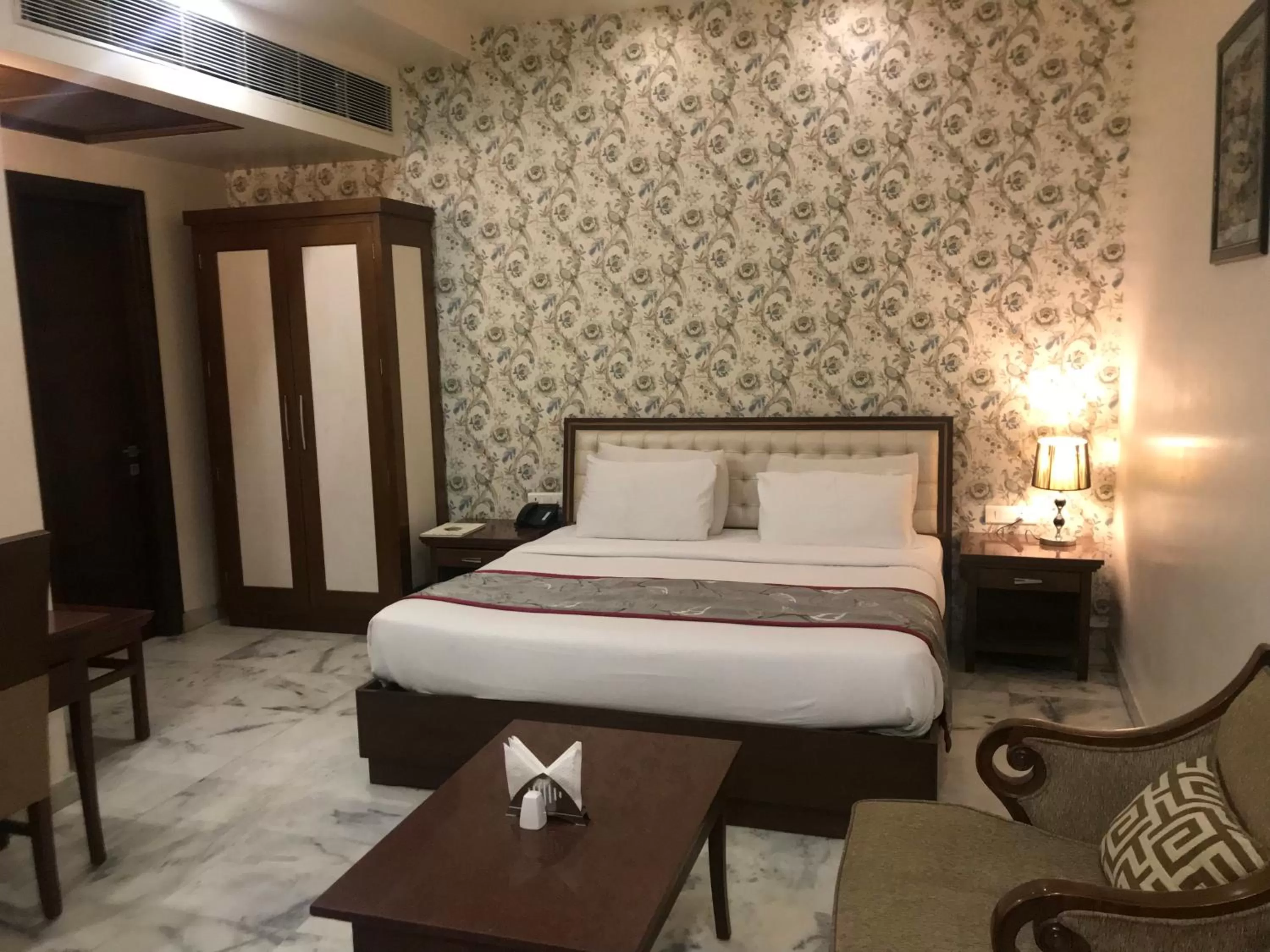 Bed in Hotel Leela Grande