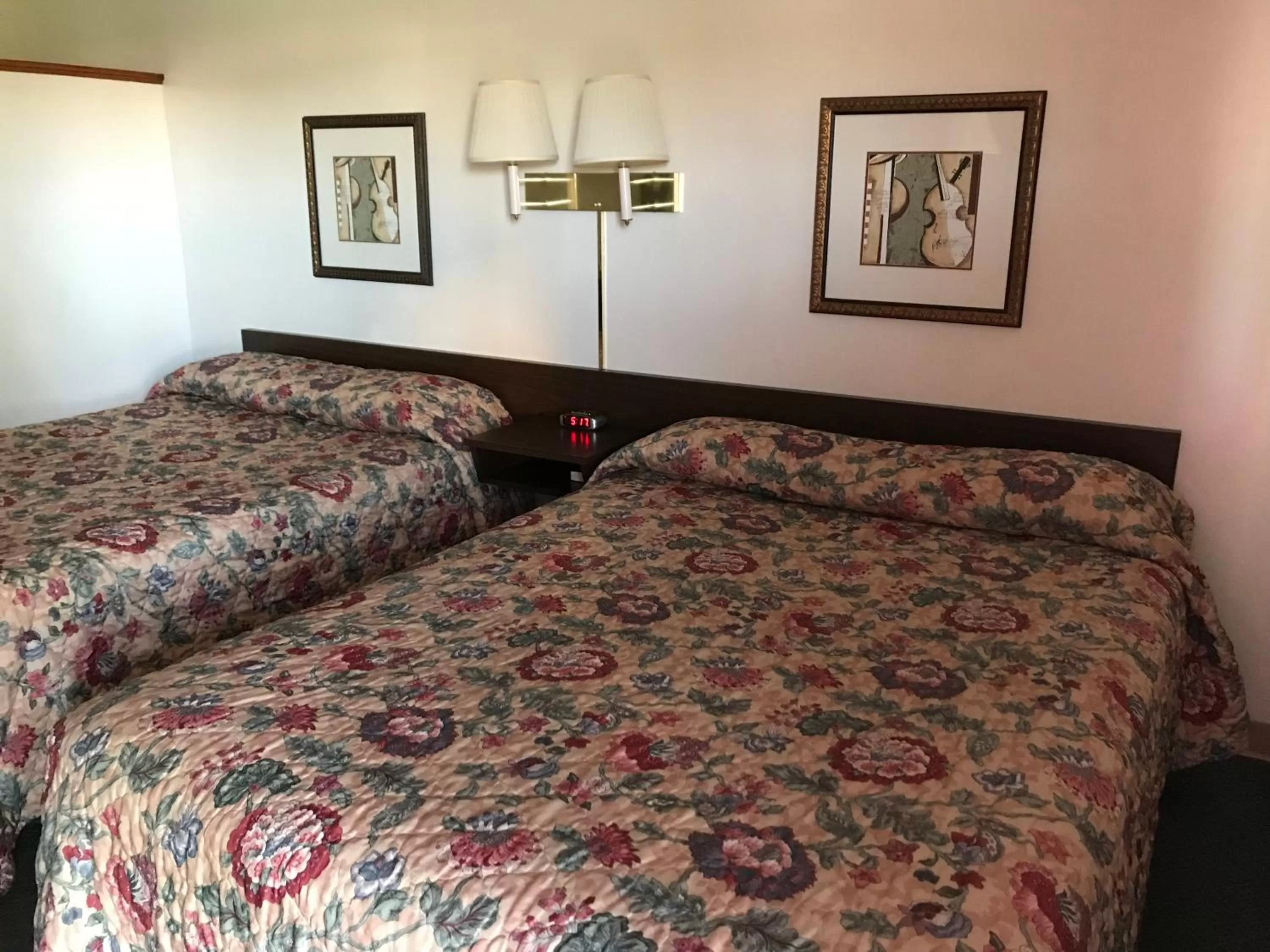 Bedroom in Motel Grand