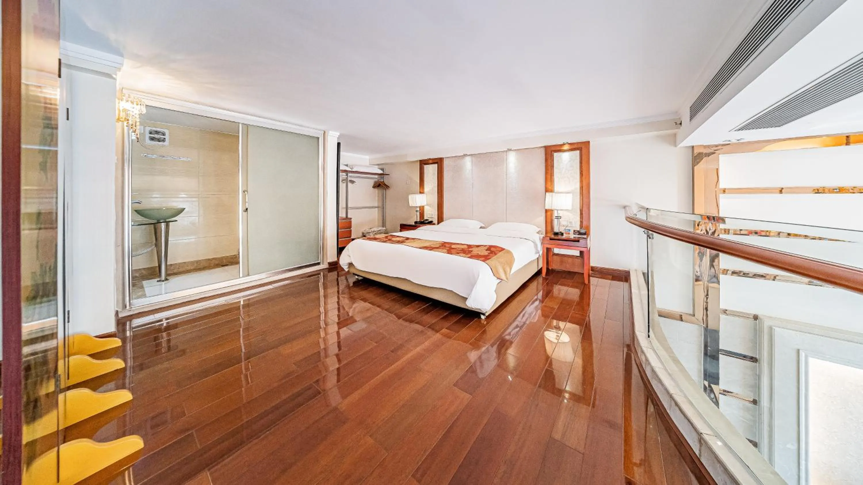 Toilet, Bed in South & North International Apartment Beijing Road