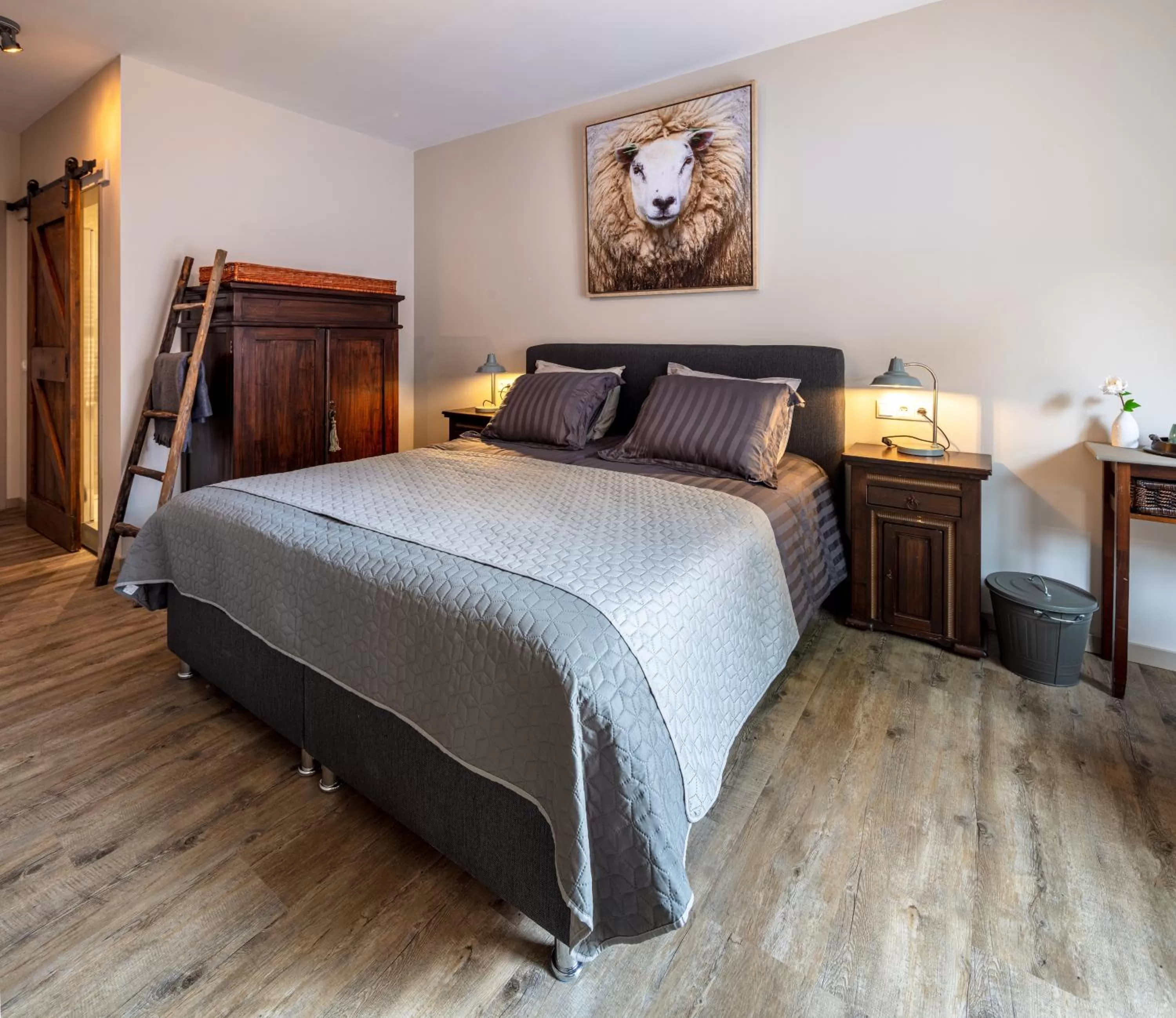 Photo of the whole room, Bed in Boutique Hotel Herberg Binnen