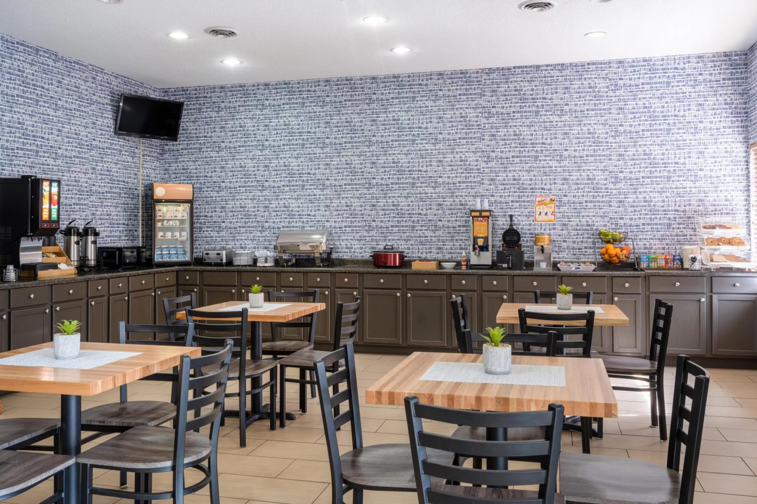 Breakfast in AmericInn by Wyndham Cedar Rapids North