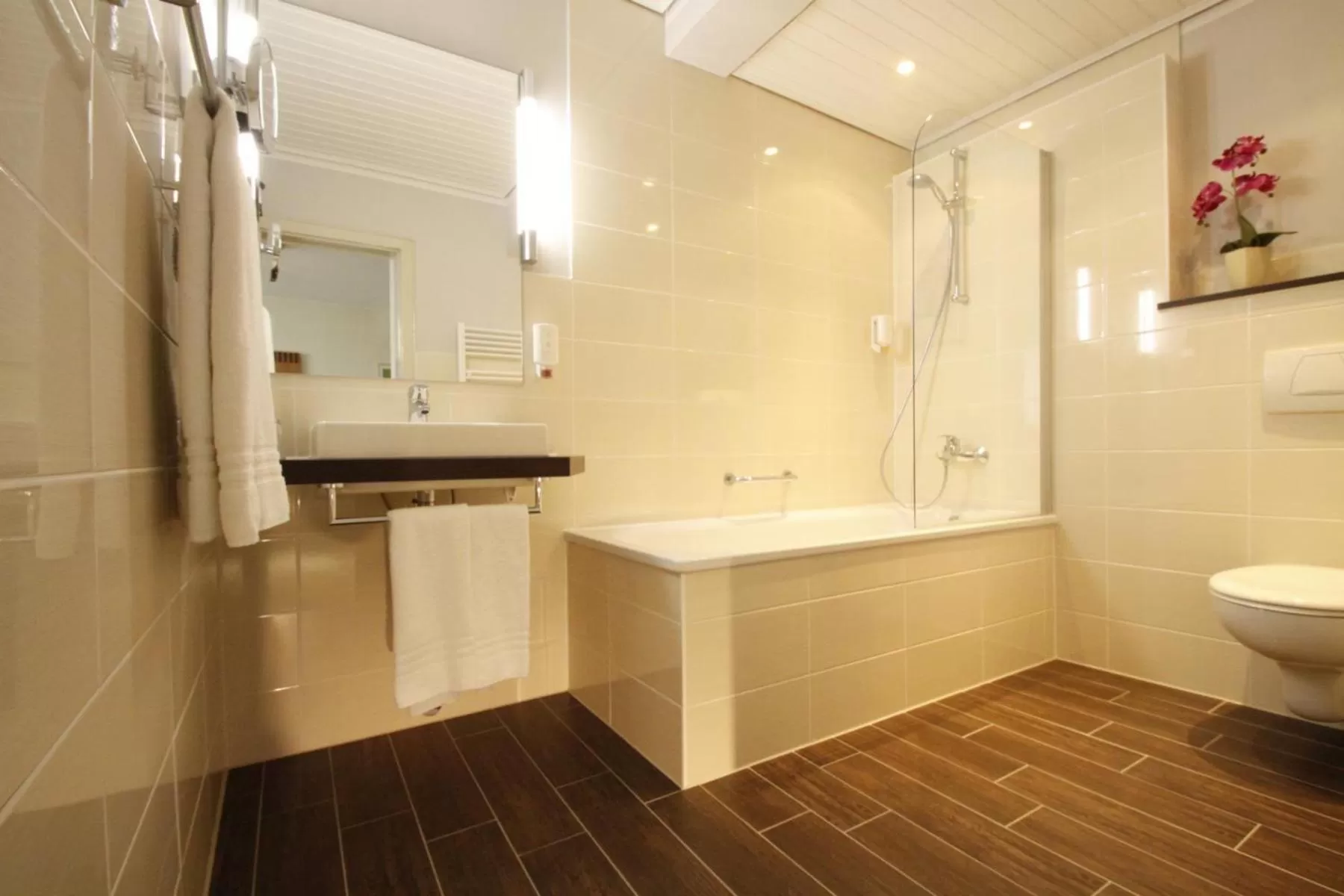 Bathroom in Hotel Kaiserhof Wesel