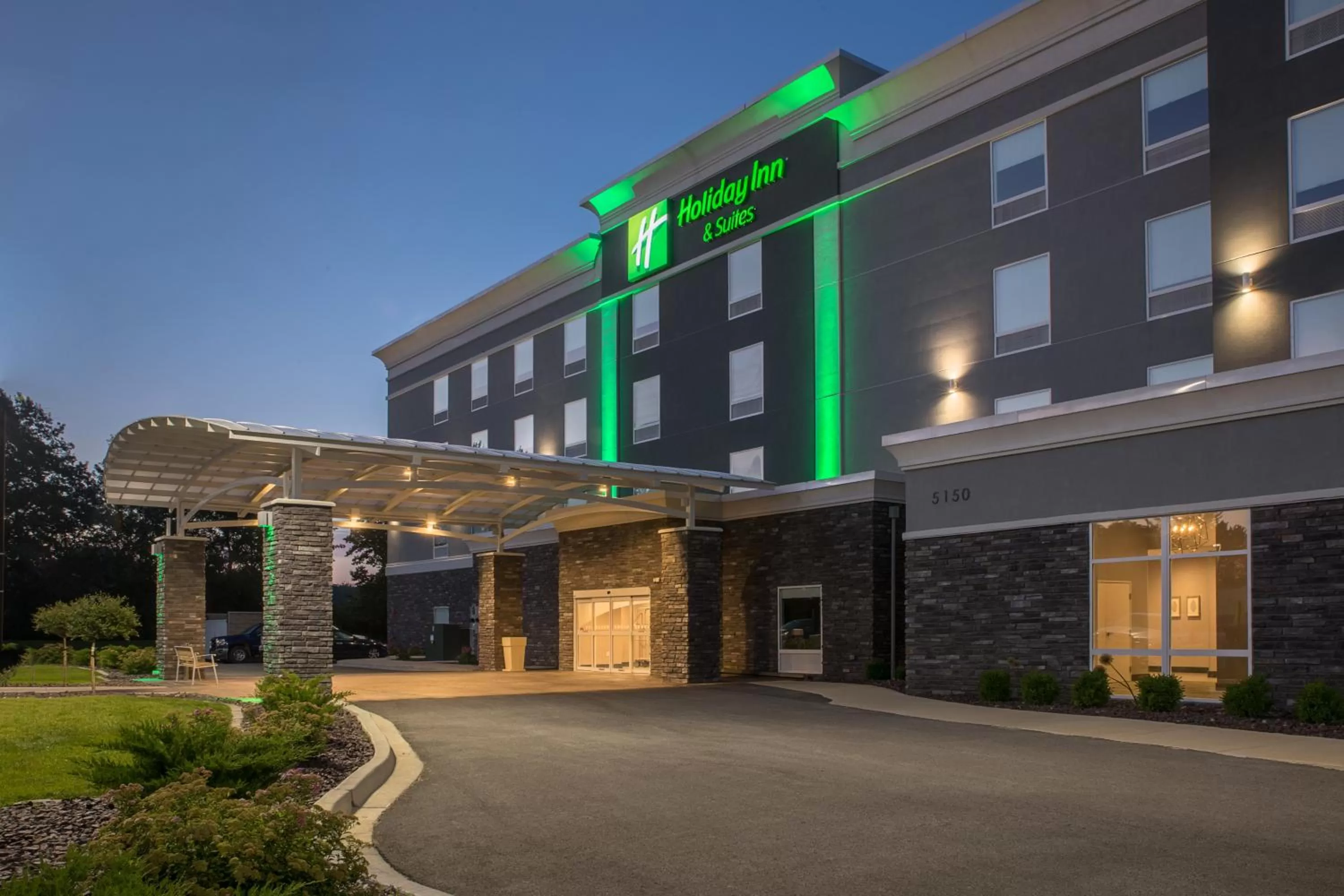 Property building in Holiday Inn & Suites Decatur-Forsyth by IHG