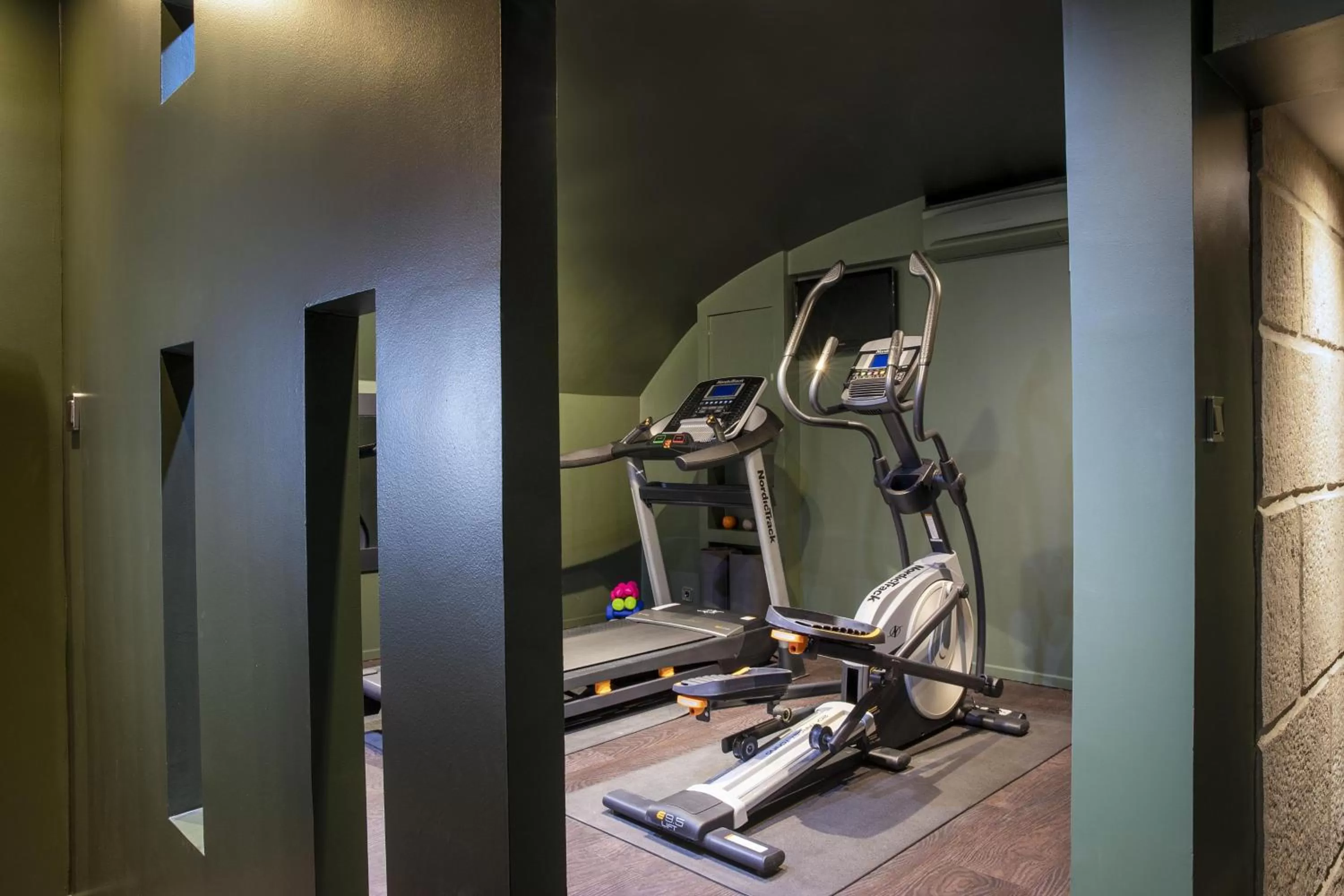 Fitness centre/facilities in Hôtel Elysées Régencia