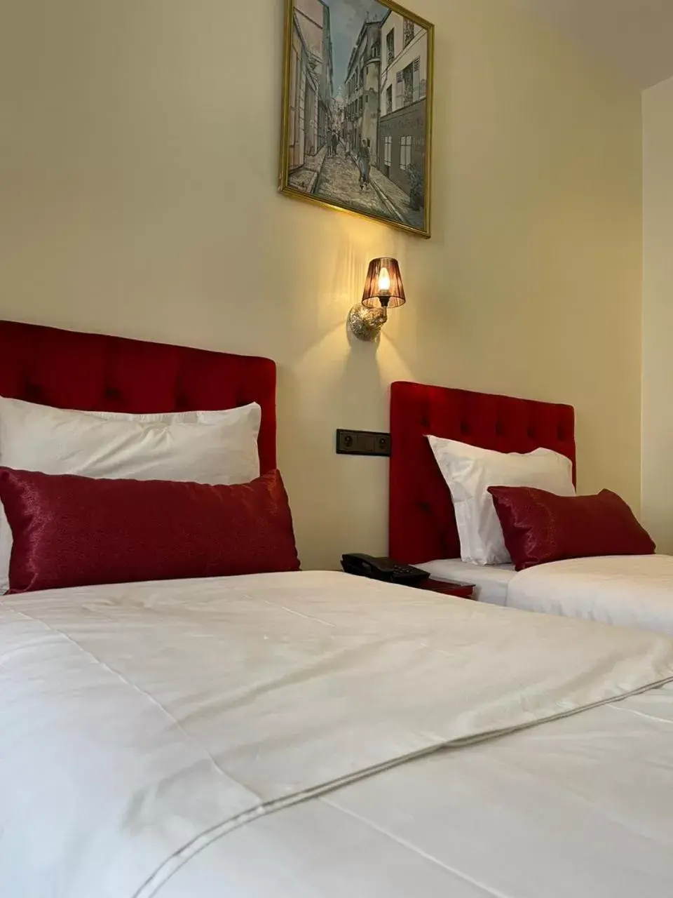 Double Room with Two Single Beds - single occupancy in Astoria Double Room with Two Single Beds - single occupancy in Astoria