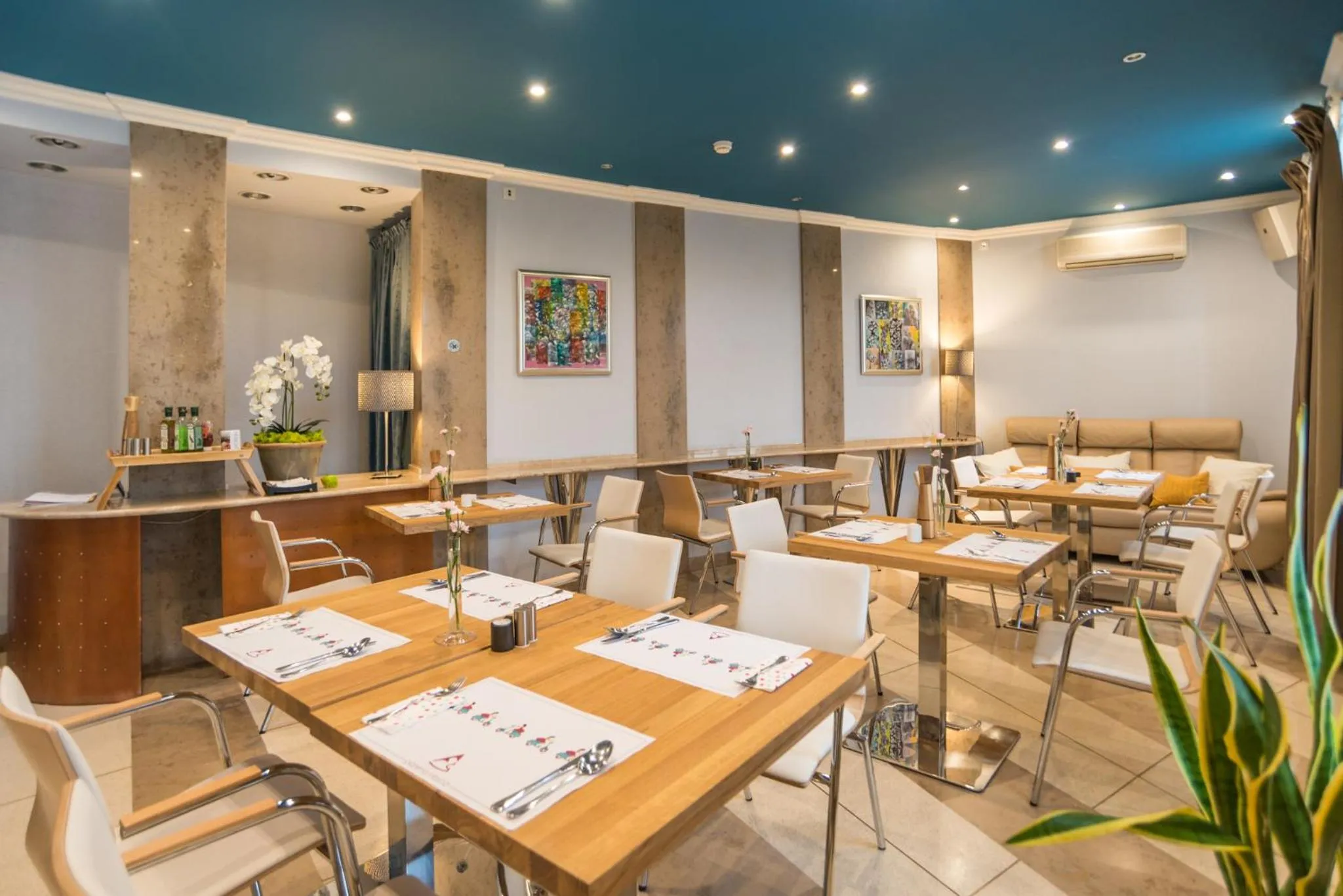 Restaurant/places to eat in Blue Swan