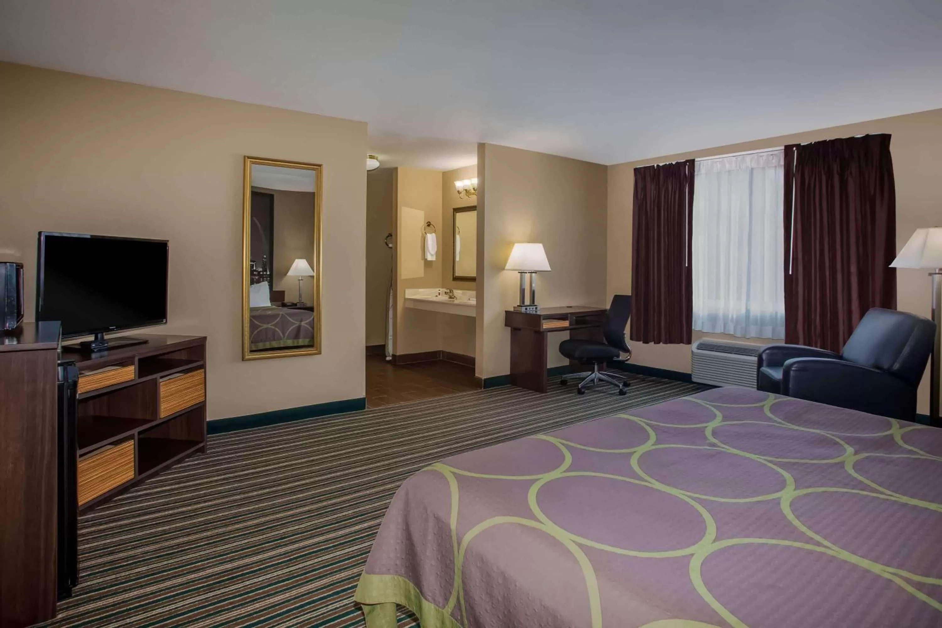 Photo of the whole room, Bed in Super 8 by Wyndham Union