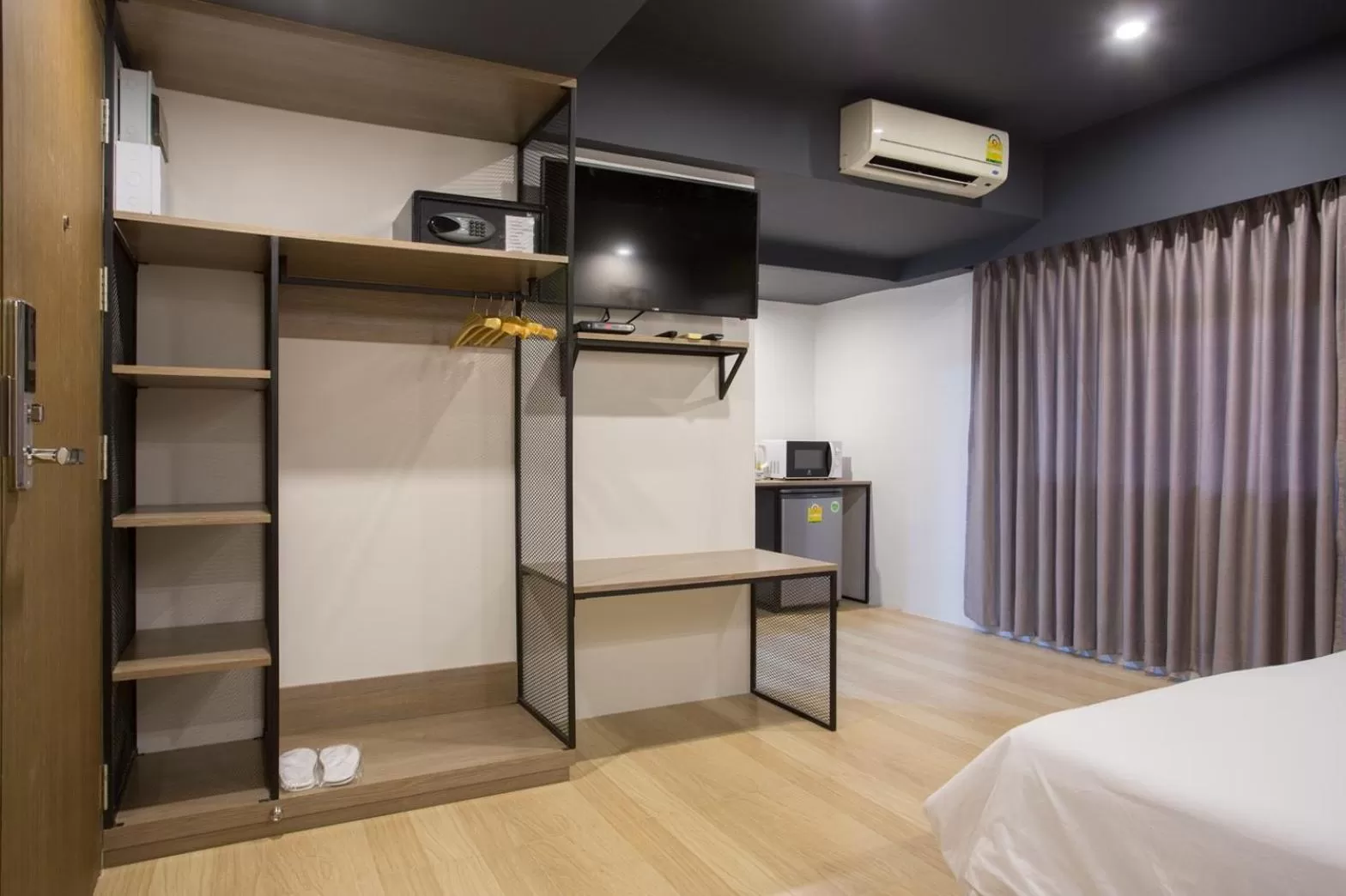 Photo of the whole room, Bed in Toptel Thaphra - ท็อปเทล ท่าพระ