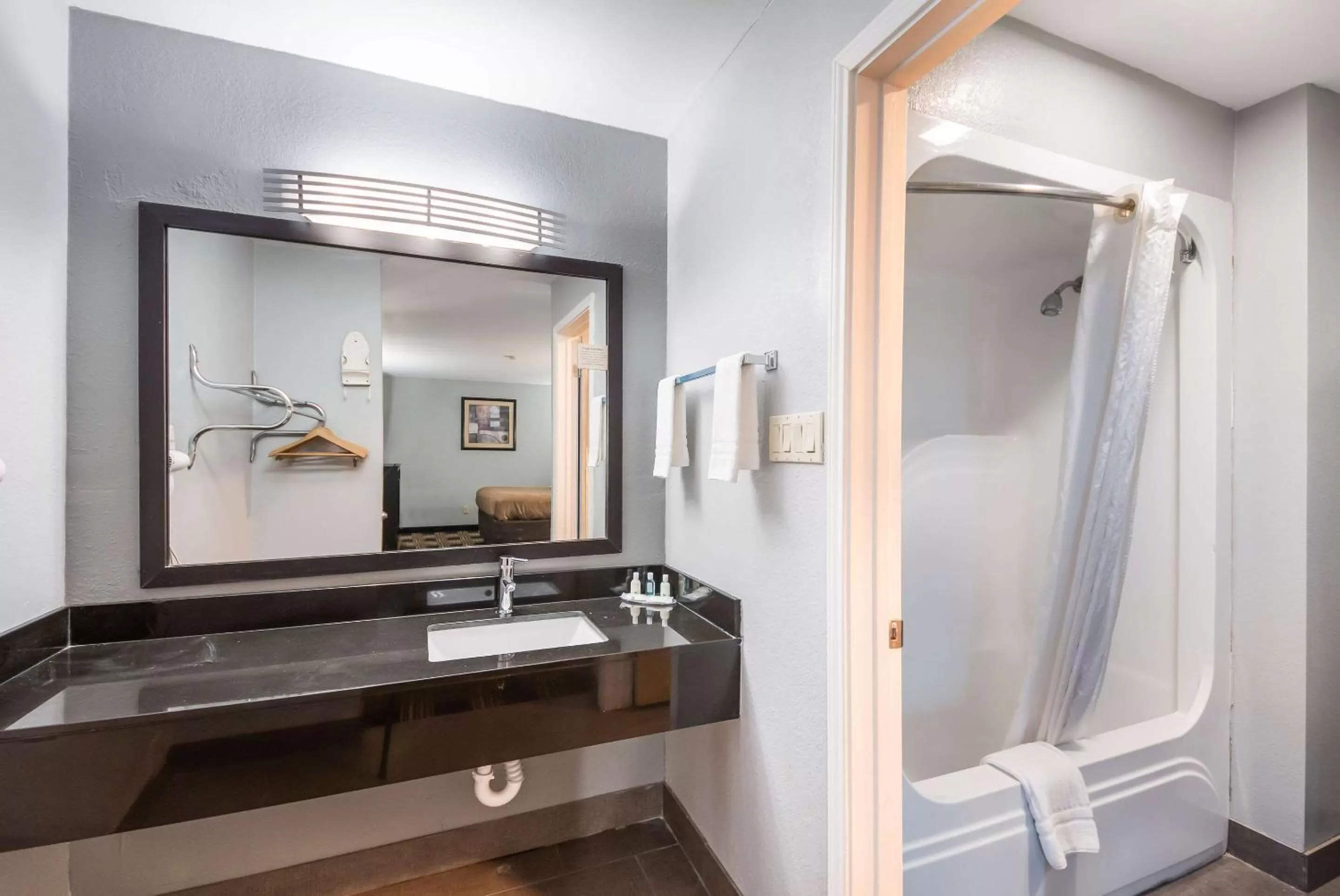 Bathroom in Quality Inn Medical Center