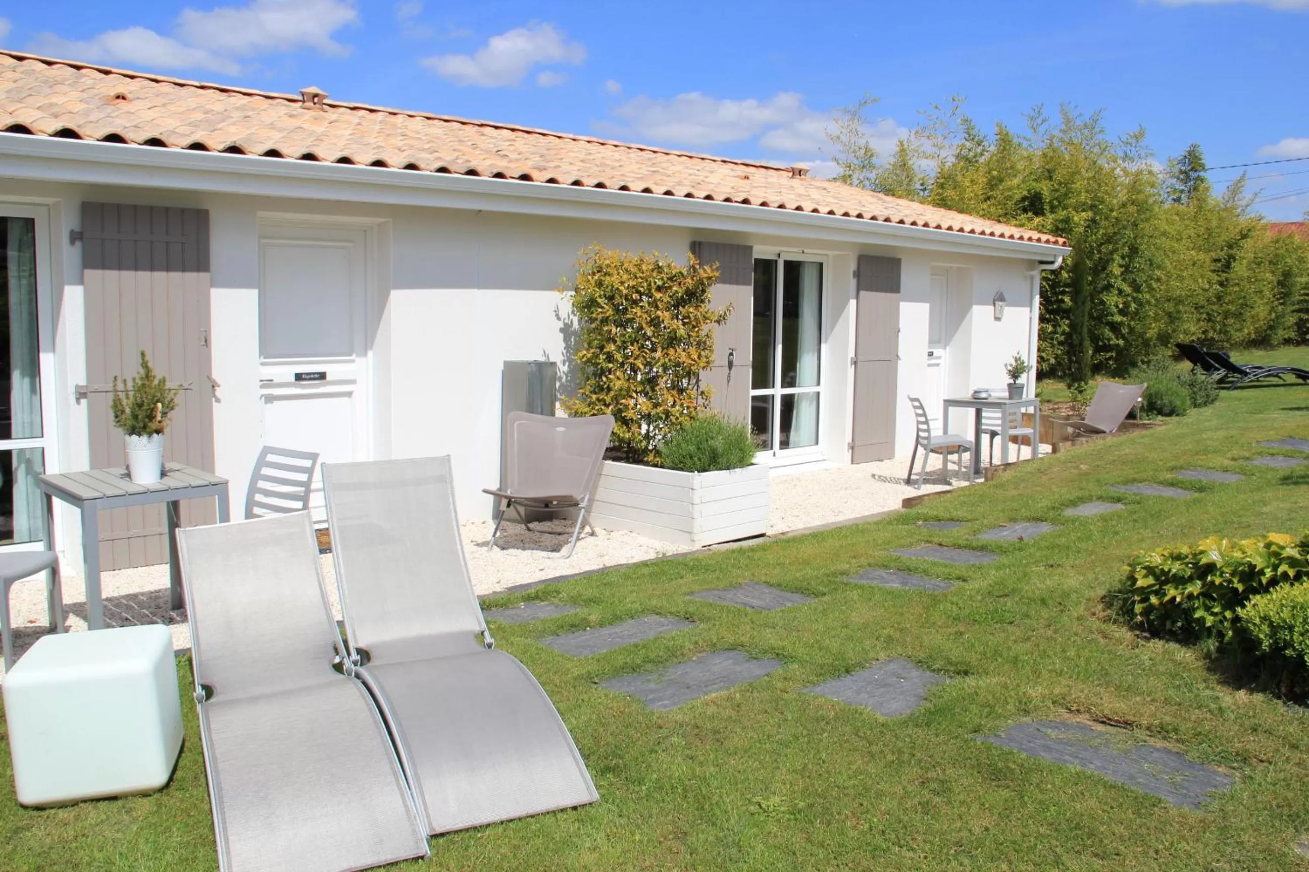 Facade/entrance, Property Building in Le Temps des Hôtes