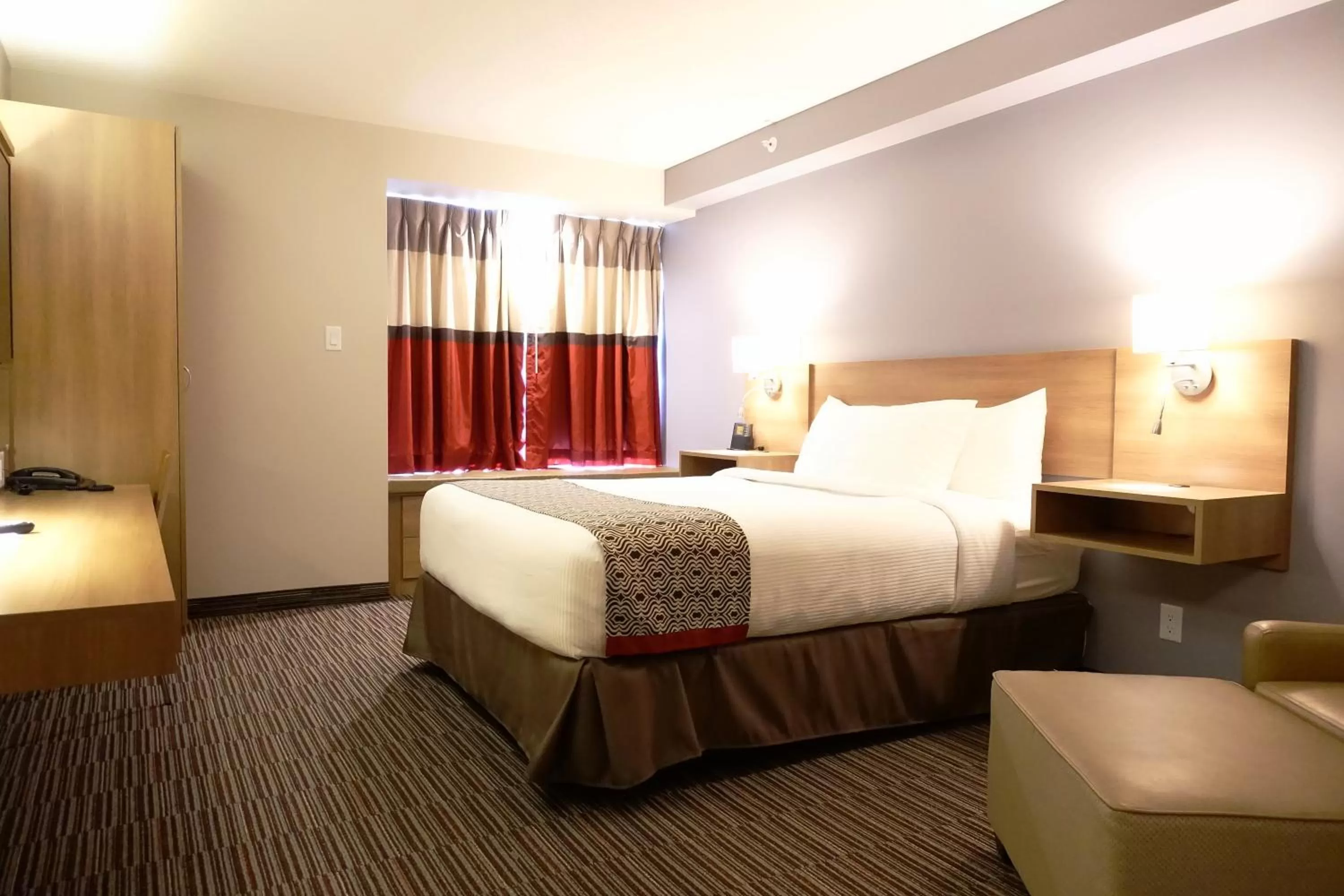 Bed in Microtel Casselman