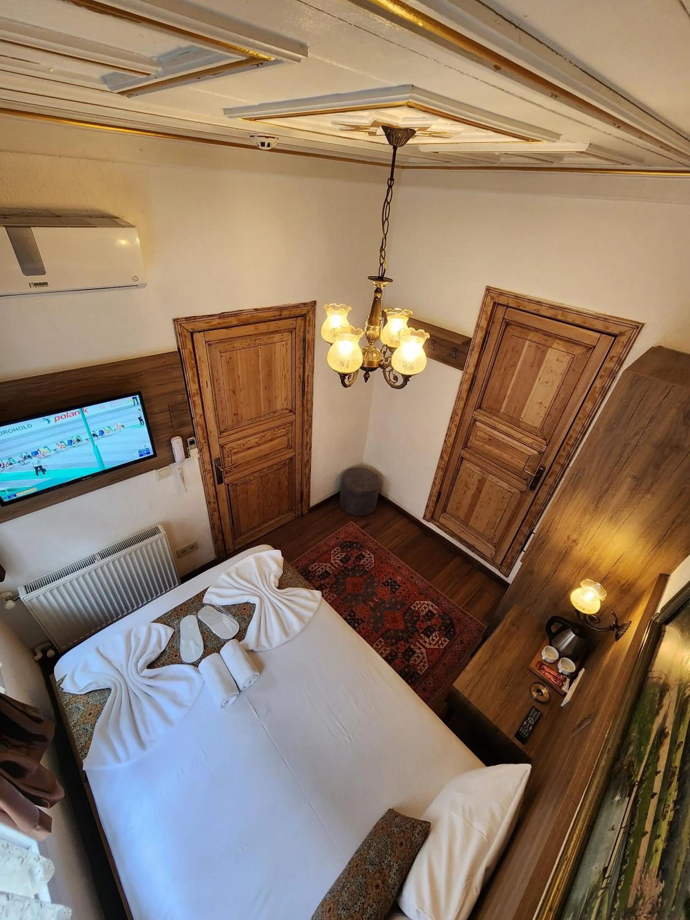 Photo of the whole room, Bed in Kadıköy White House