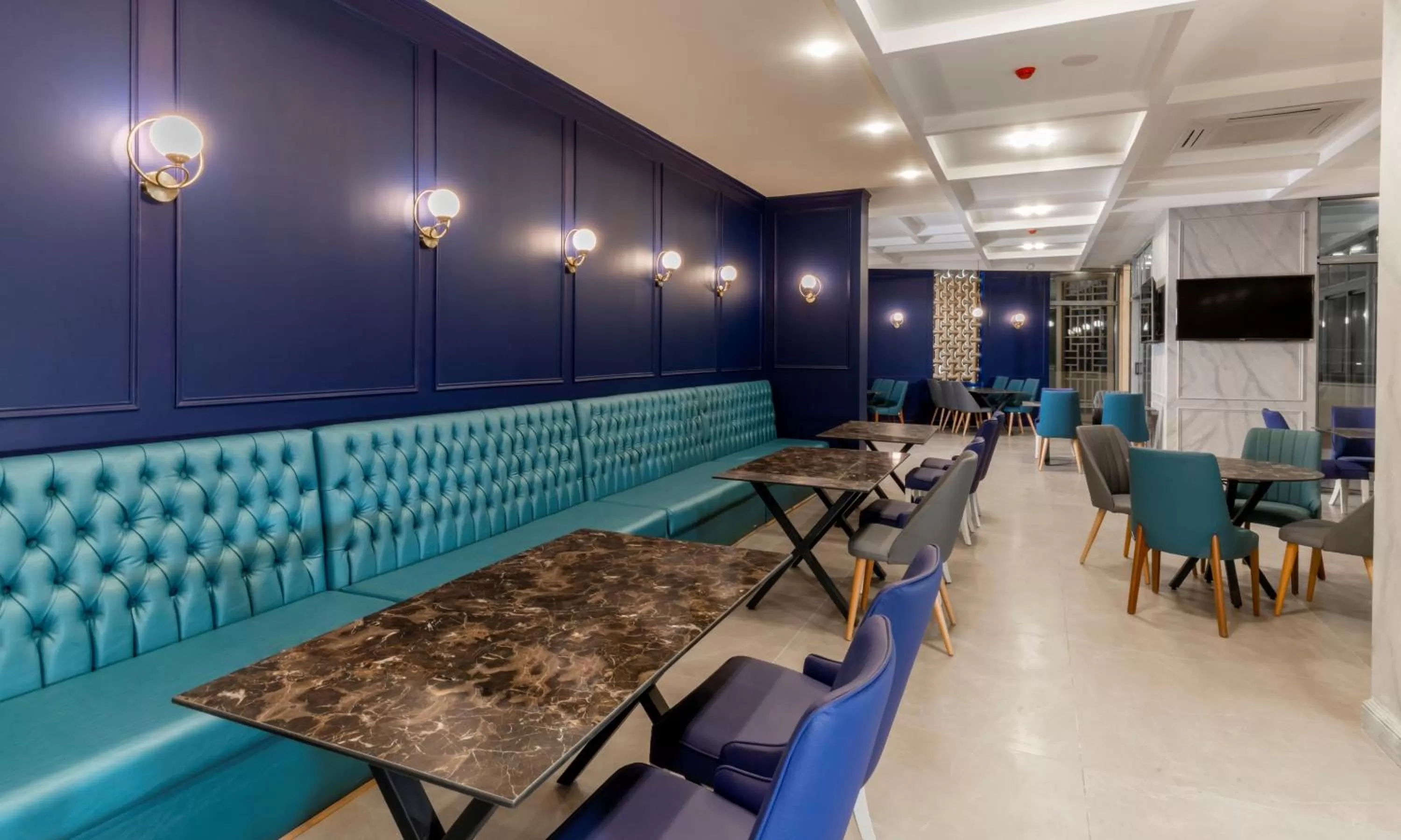 Restaurant/places to eat in Nishan Hotel