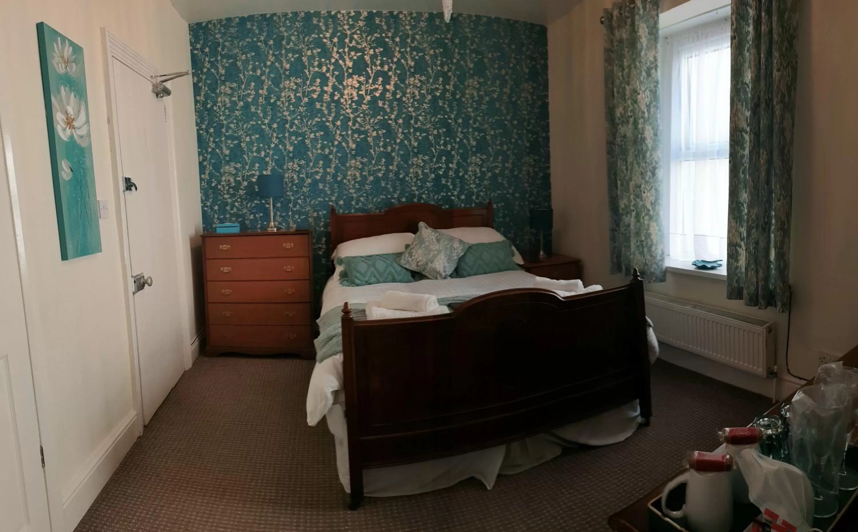 Deluxe Double Room with Bath in The Senarth Guesthouse - Seaside Guesthouse with Breakfast & Free Parking
