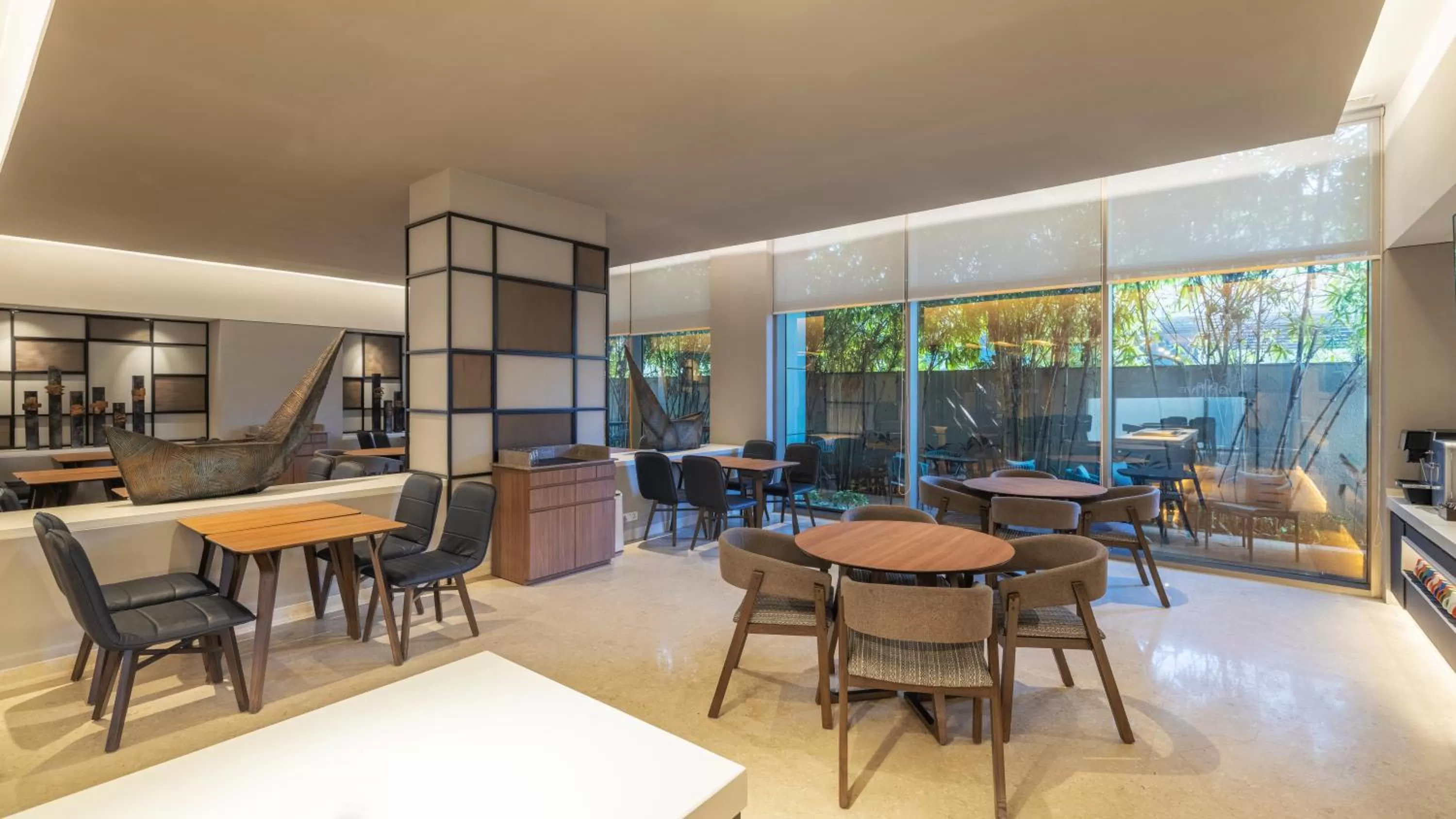 Restaurant/places to eat in ibis Mumbai Airport - An Accor Brand