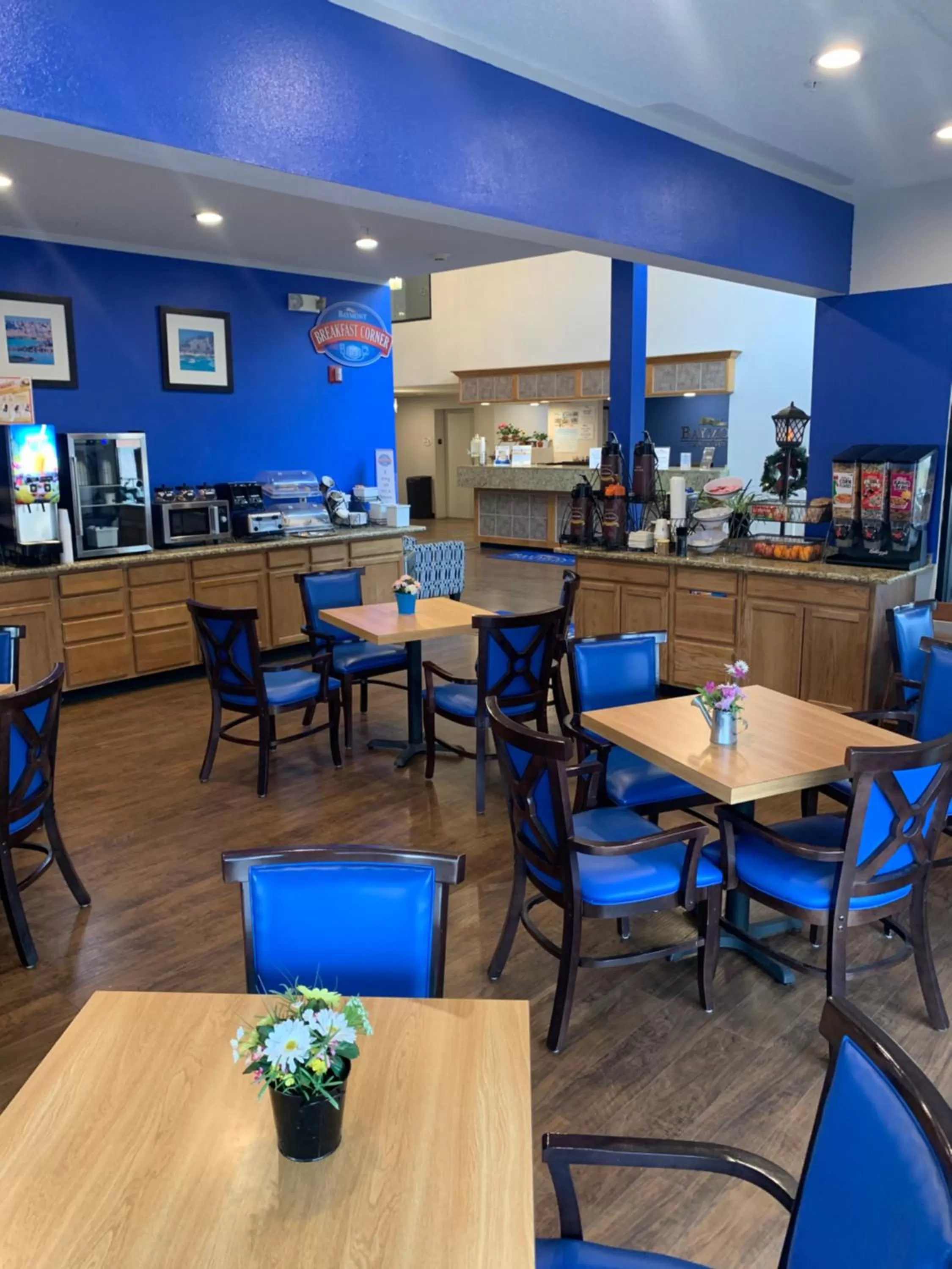 Restaurant/places to eat in Baymont by Wyndham Limon